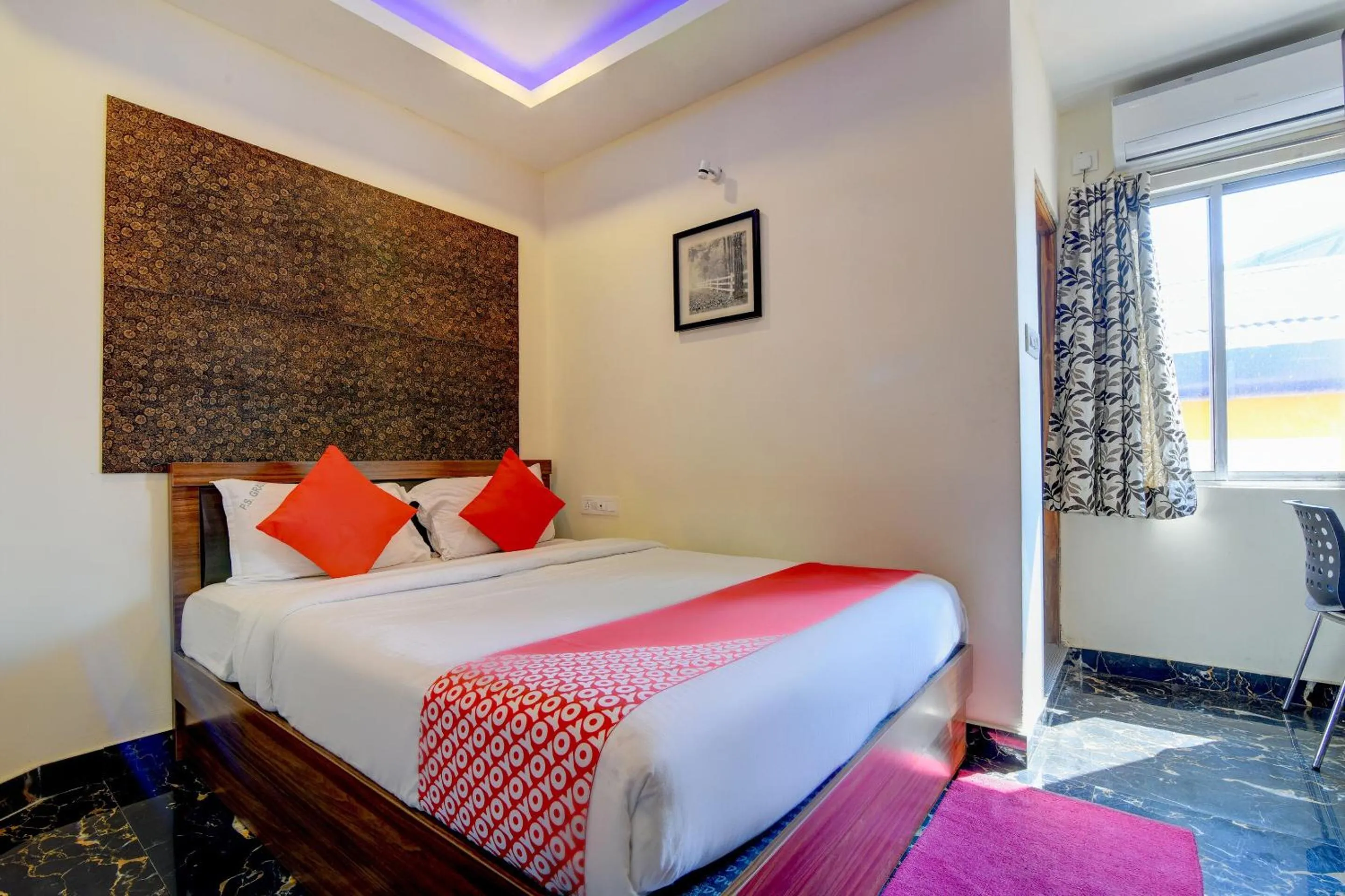 Bedroom, Bed in Hotel O P S Grand