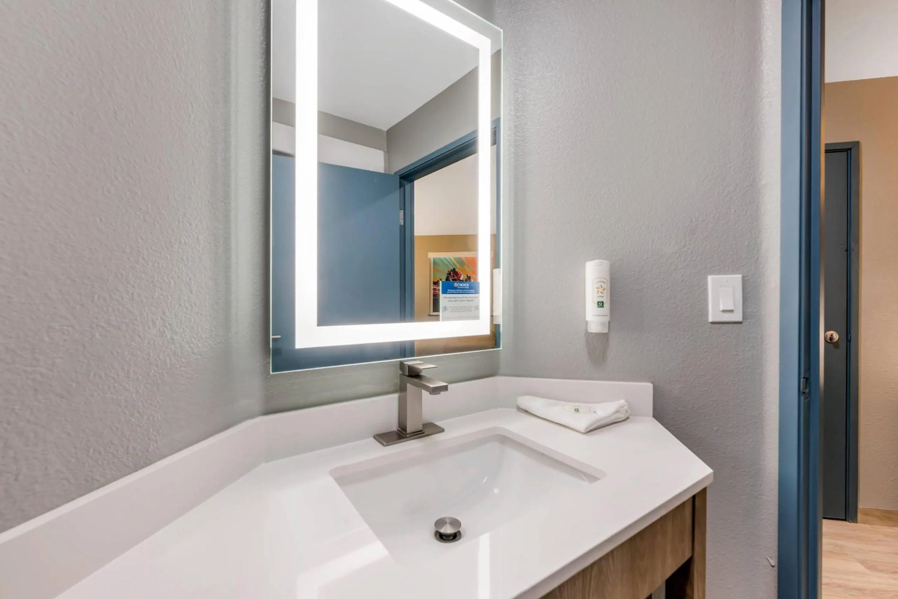 Bedroom in Quality Inn