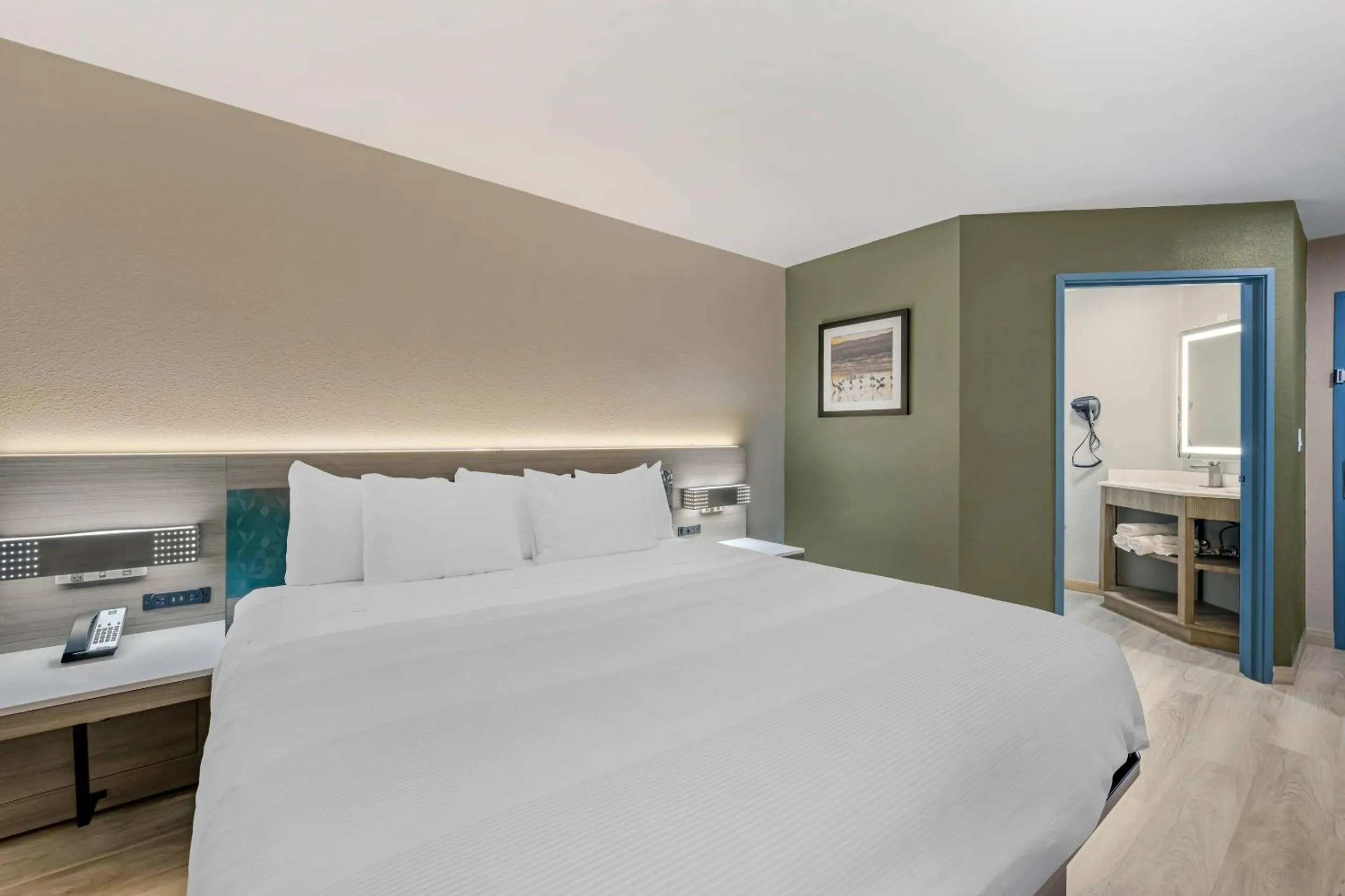 Bedroom, Bed in Quality Inn