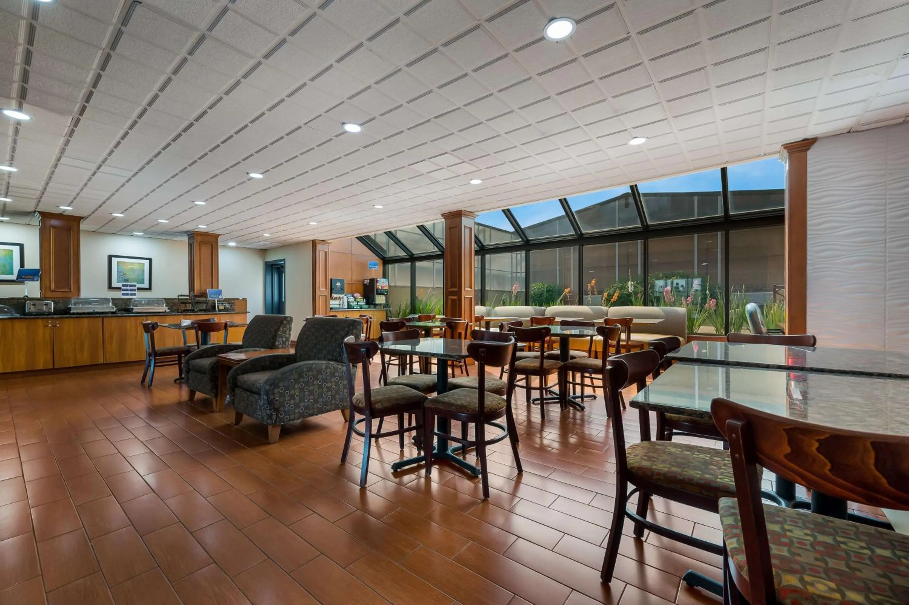 Breakfast in Best Western Detroit Livonia