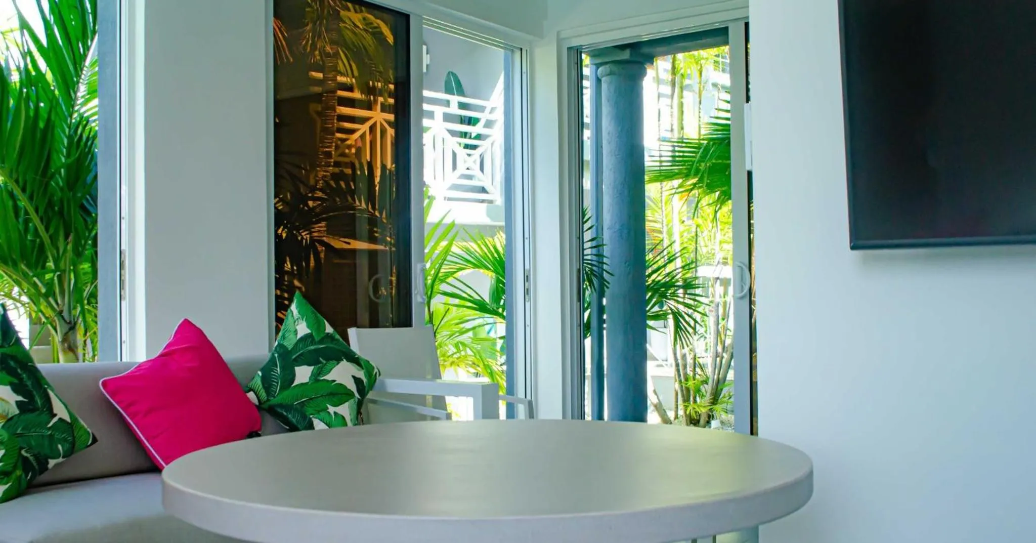 Communal lounge/ TV room in The Palms Resort