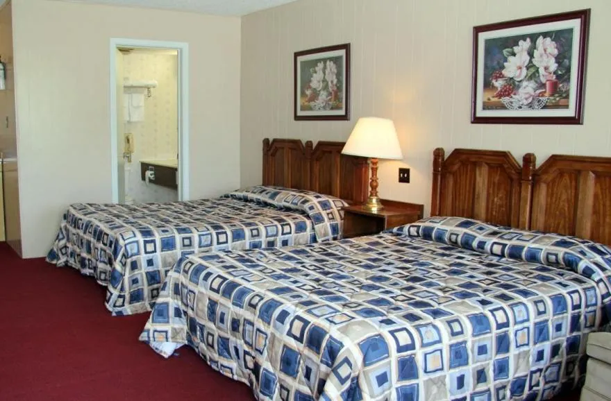 Bed in Diamond Motor Inn
