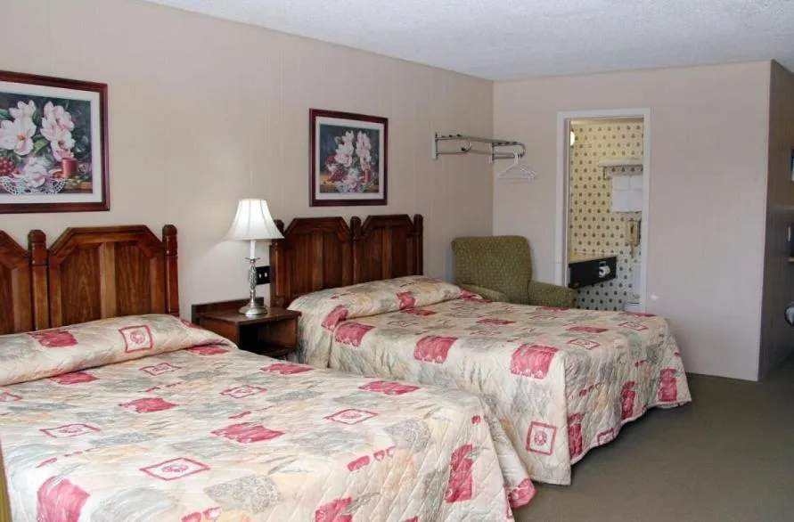 Bed in Diamond Motor Inn