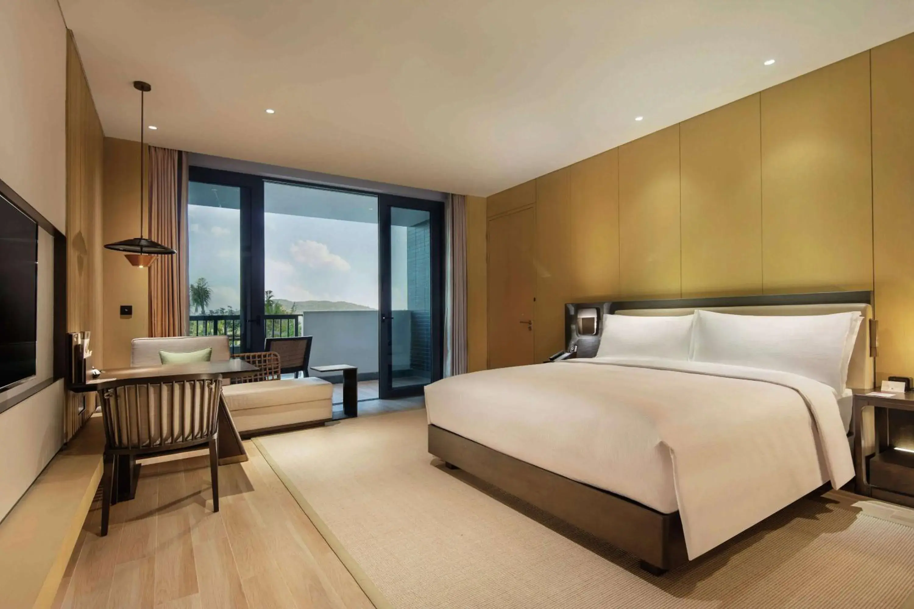 King Room - Mobility Accessible in Doubletree Resort By Hilton Hainan - Xinglong Lakeside King Room - Mobility Accessible in Doubletree Resort By Hilton Hainan - Xinglong Lakeside