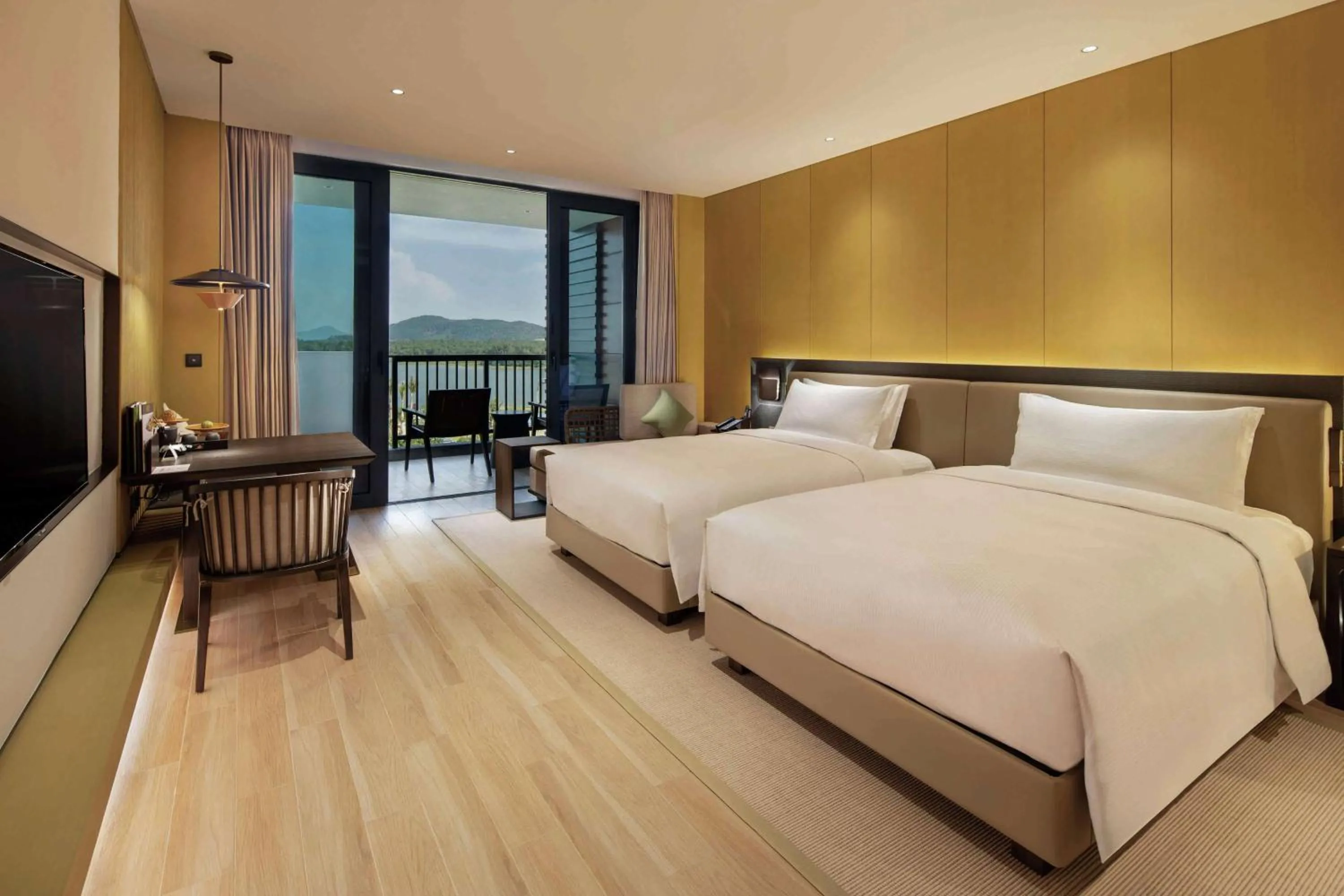 Bedroom, Bed in Doubletree Resort By Hilton Hainan - Xinglong Lakeside