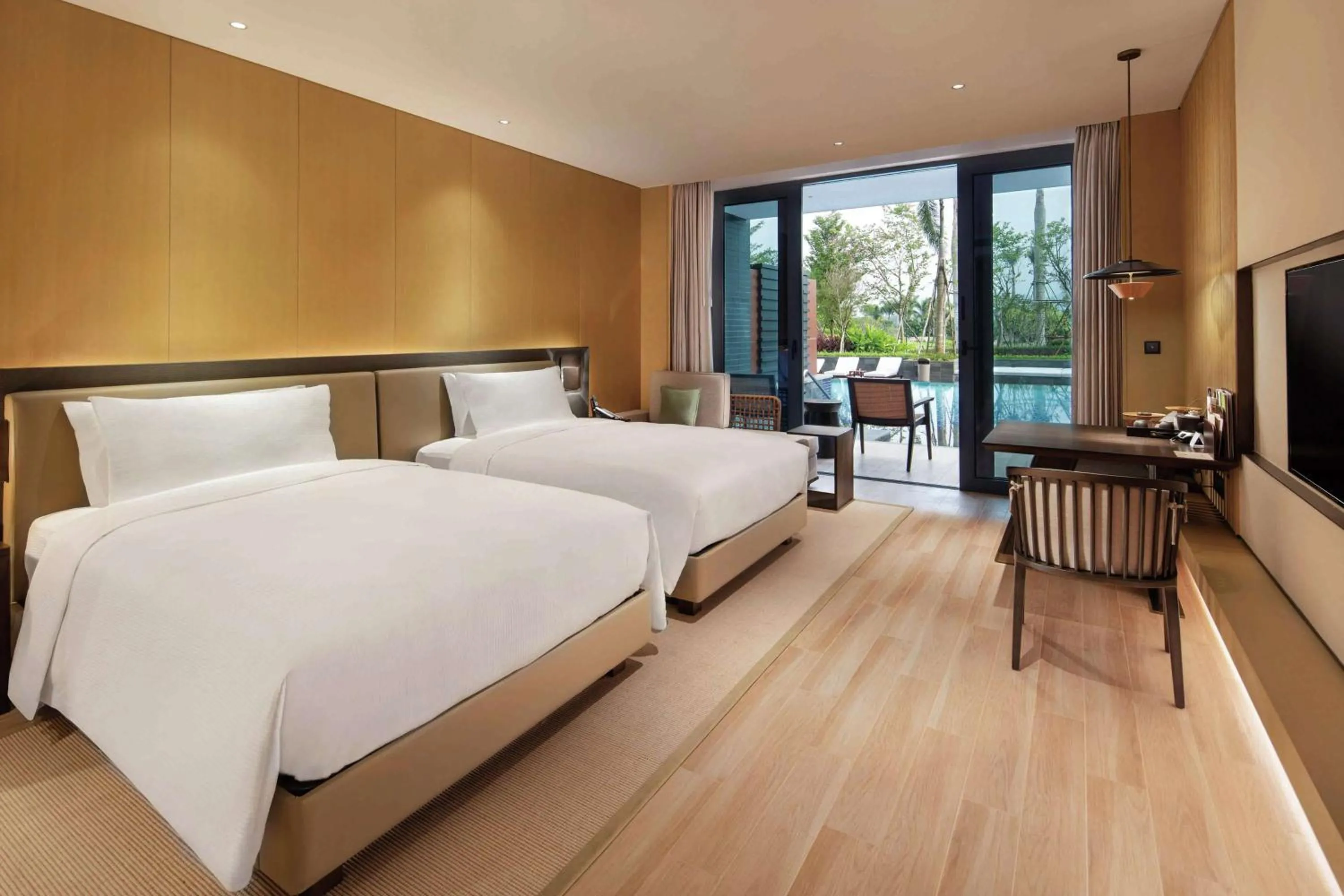 Bedroom, Bed in Doubletree Resort By Hilton Hainan - Xinglong Lakeside