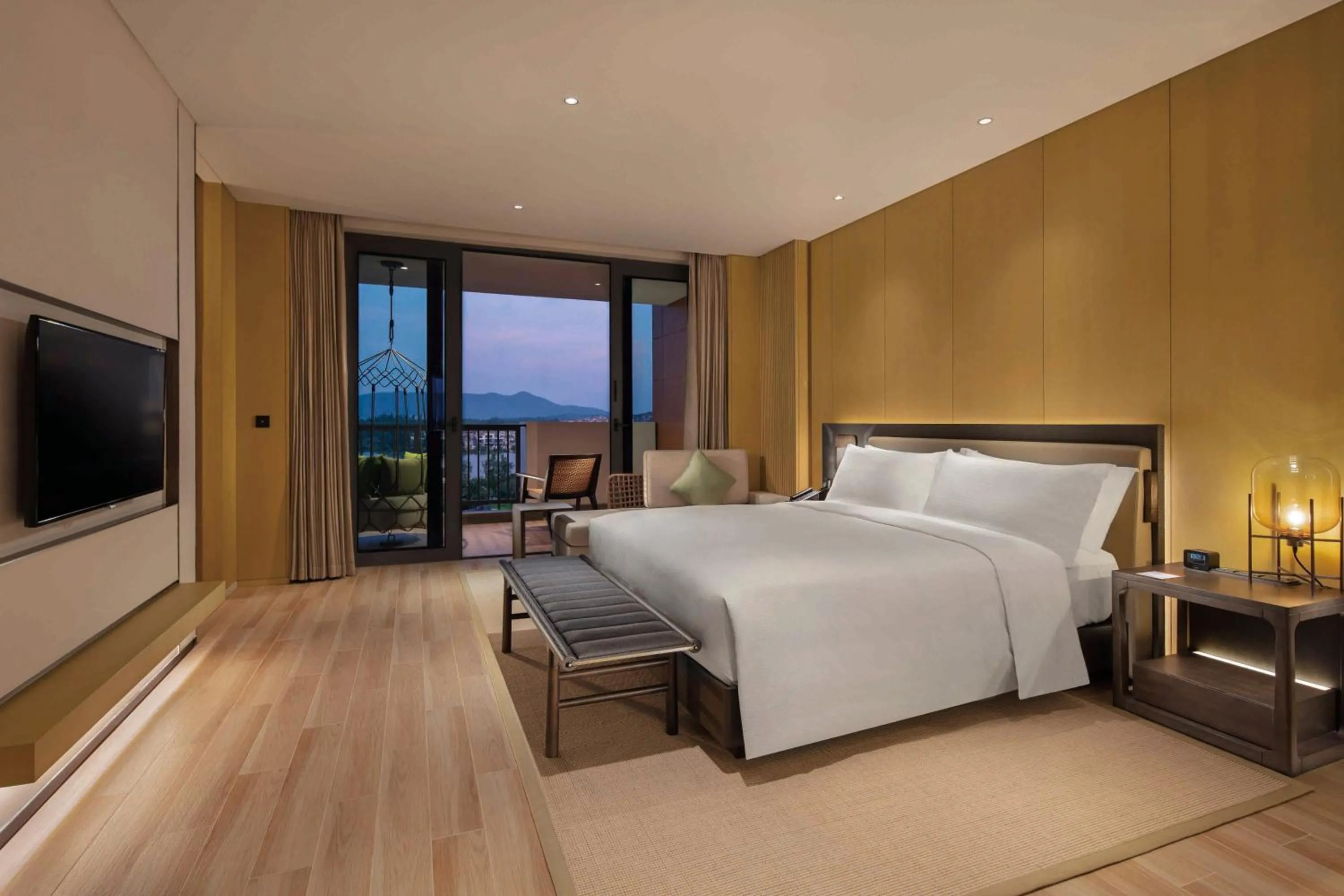 Bed in Doubletree Resort By Hilton Hainan - Xinglong Lakeside