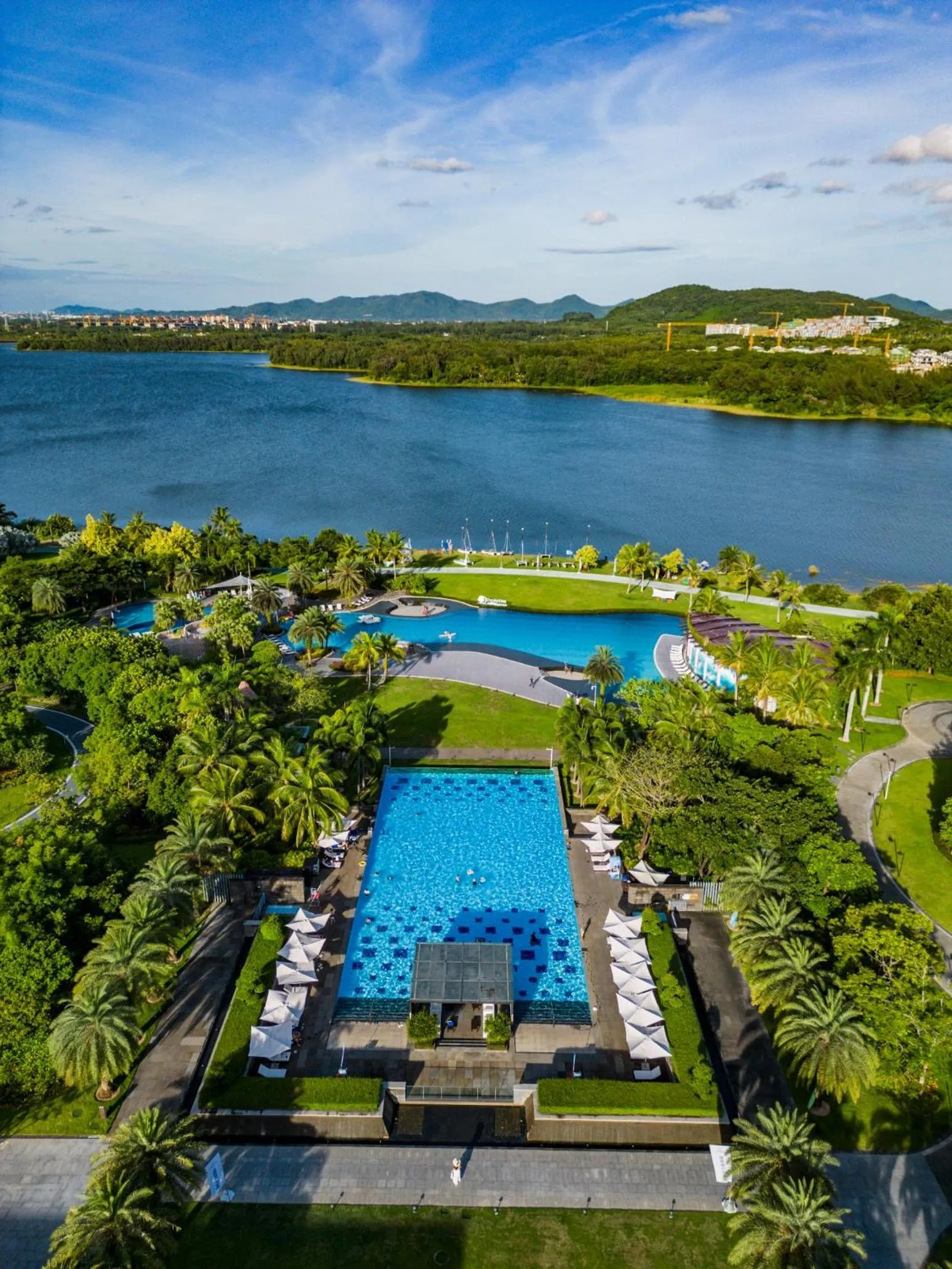 Property building in Doubletree Resort By Hilton Hainan - Xinglong Lakeside