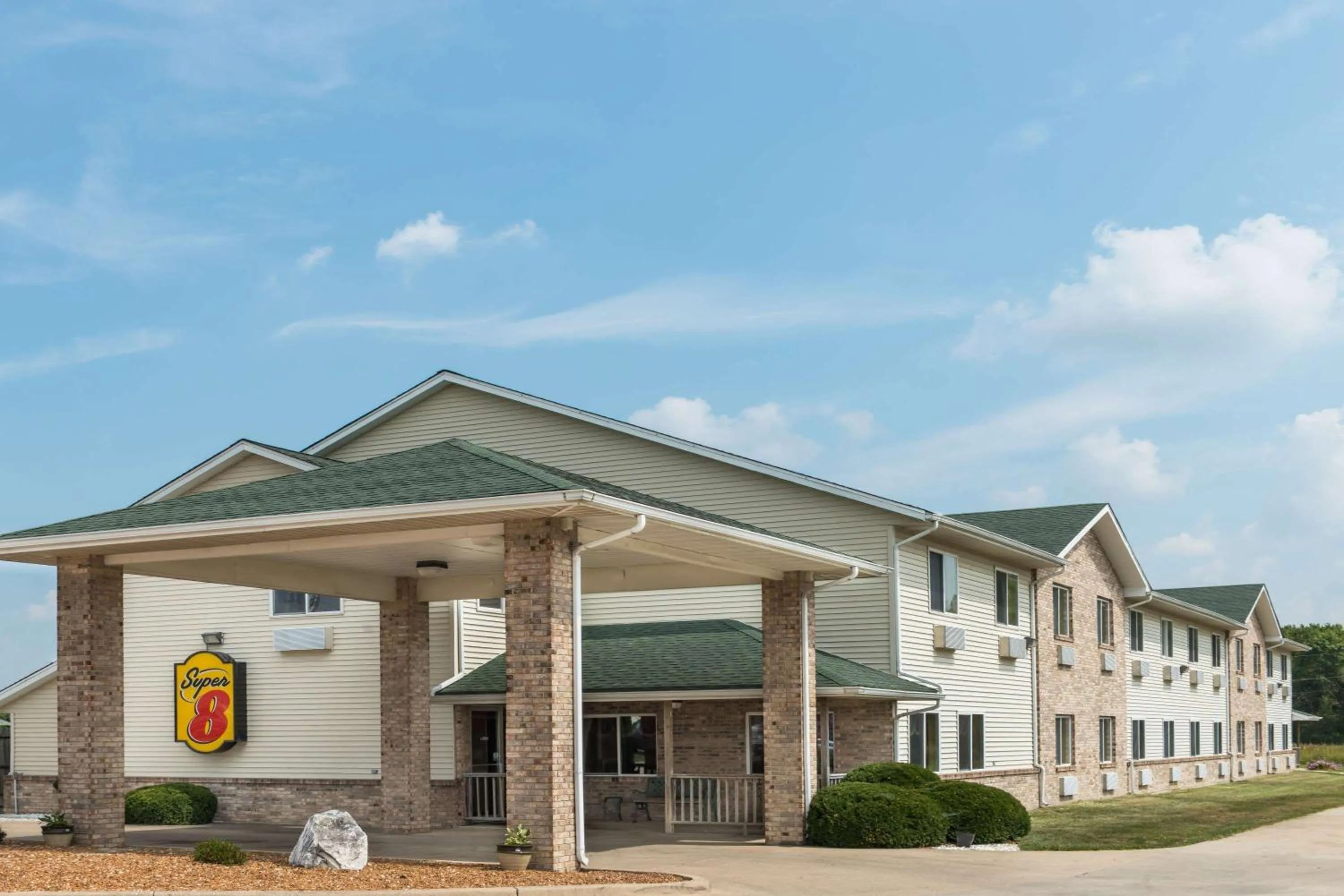 Property building in Super 8 by Wyndham Greenville