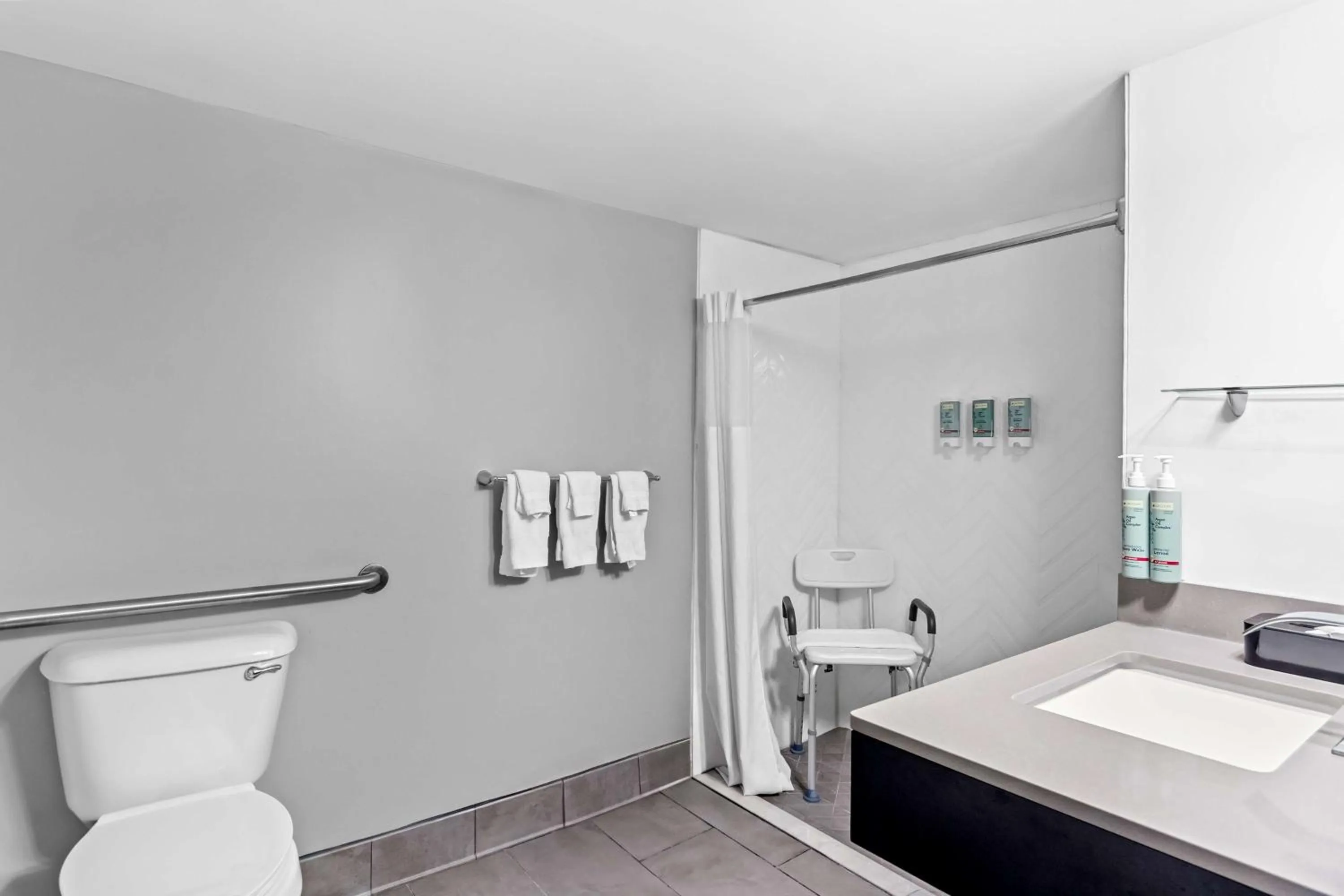 Bathroom in Best Western Doswell Hotel