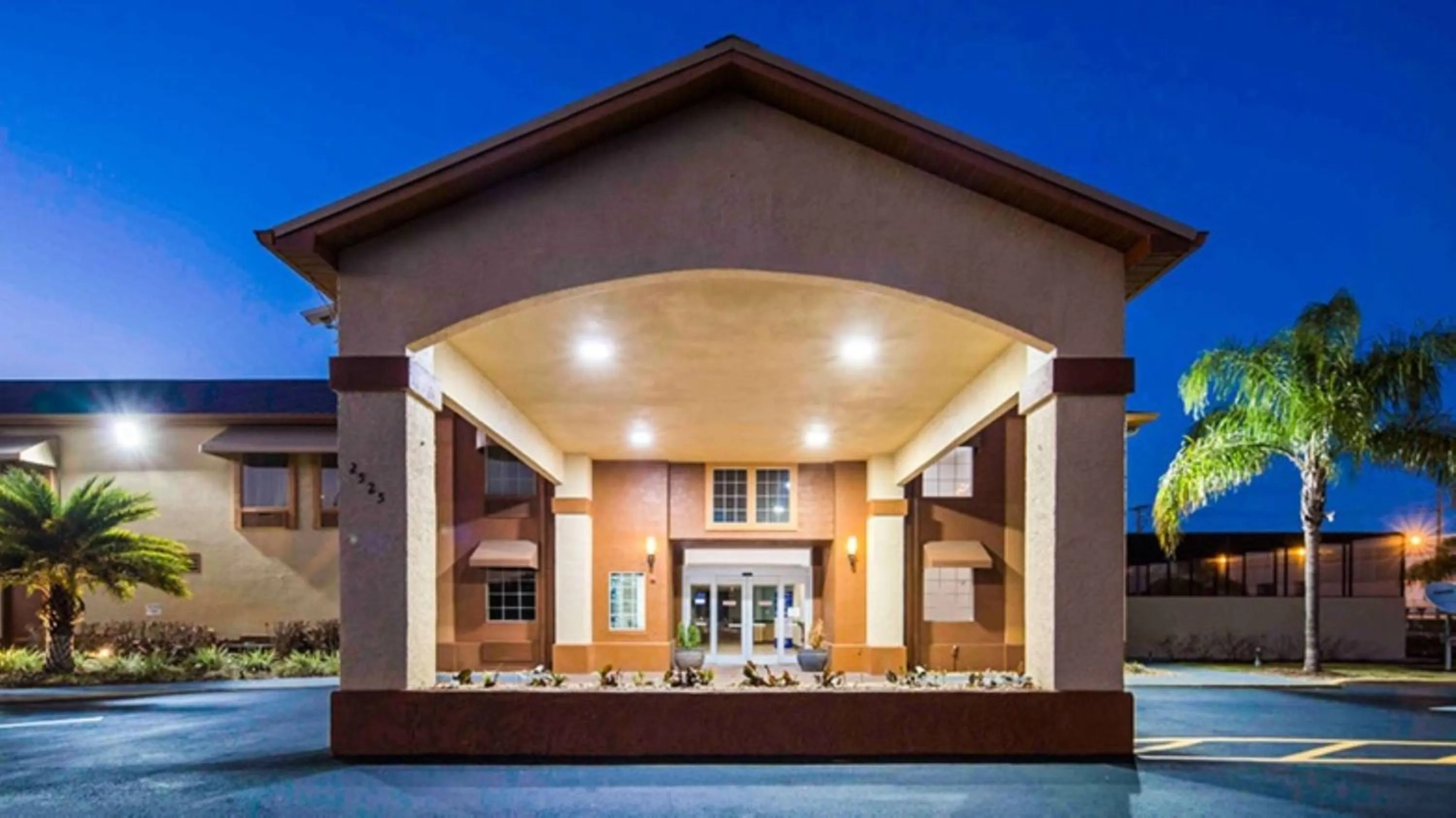 Facade/entrance in Best Western Mulberry Hotel