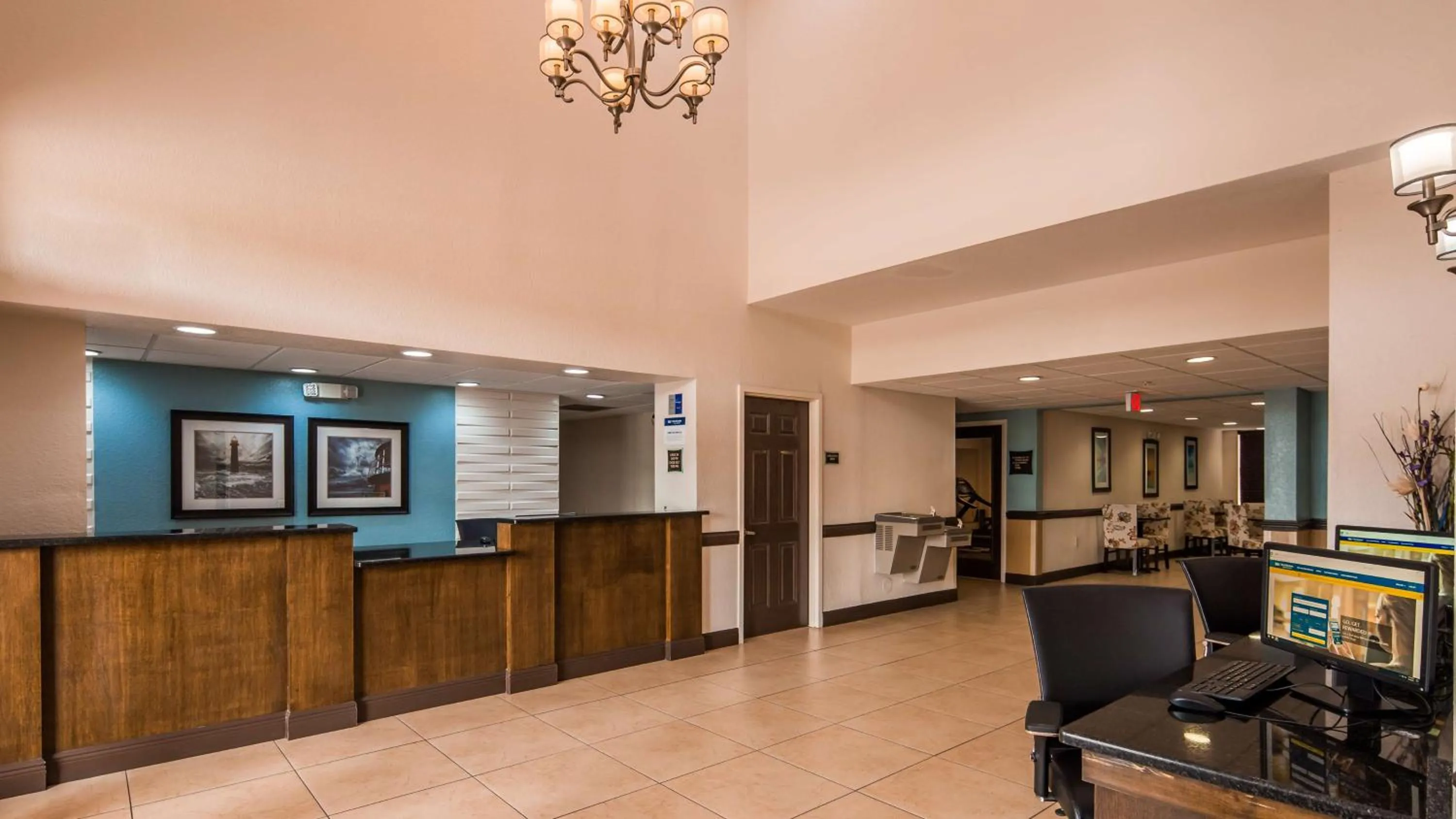 Lobby or reception in Best Western Mulberry Hotel