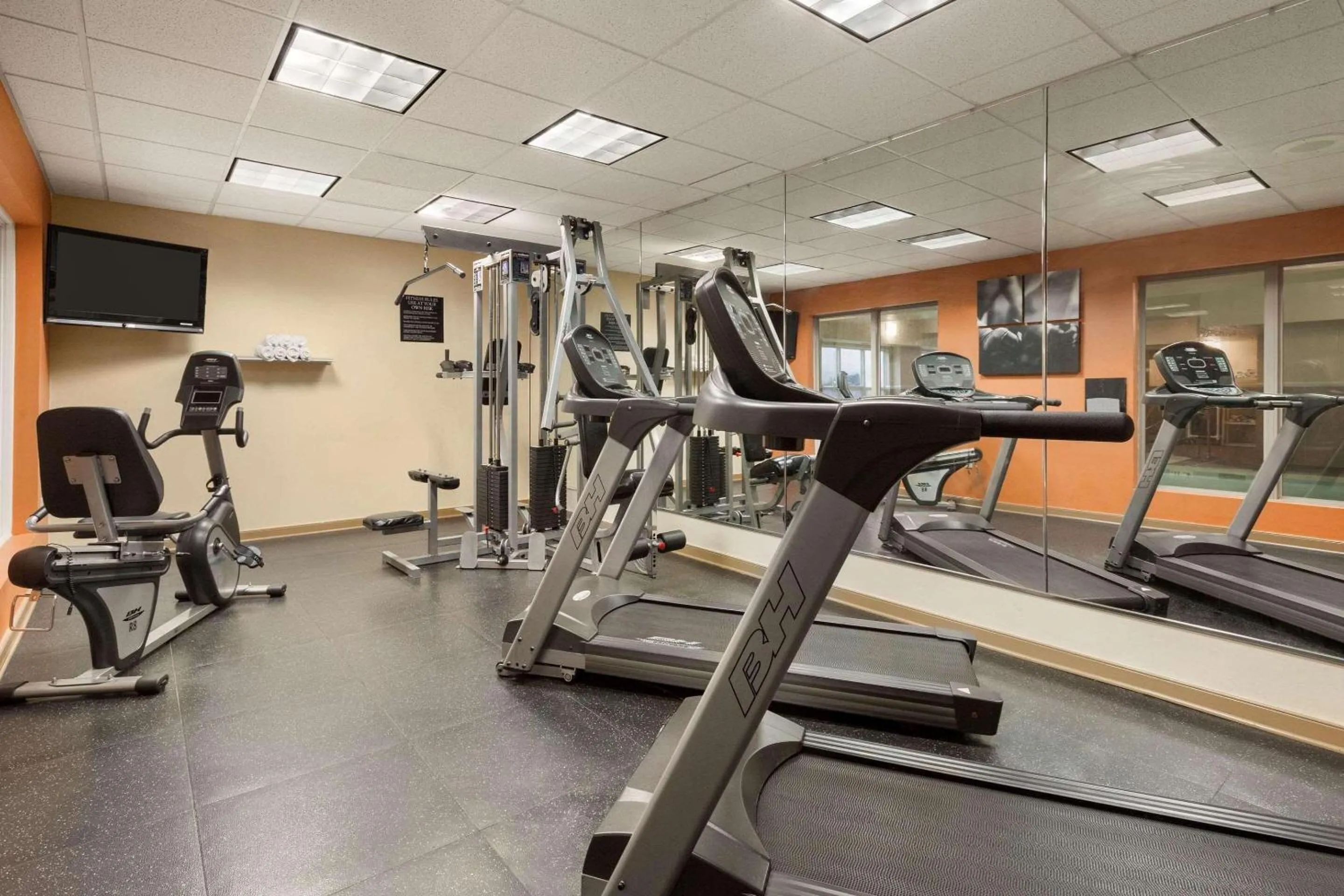 Fitness centre/facilities in Country Inn & Suites by Radisson, Doswell Kings Dominion , VA