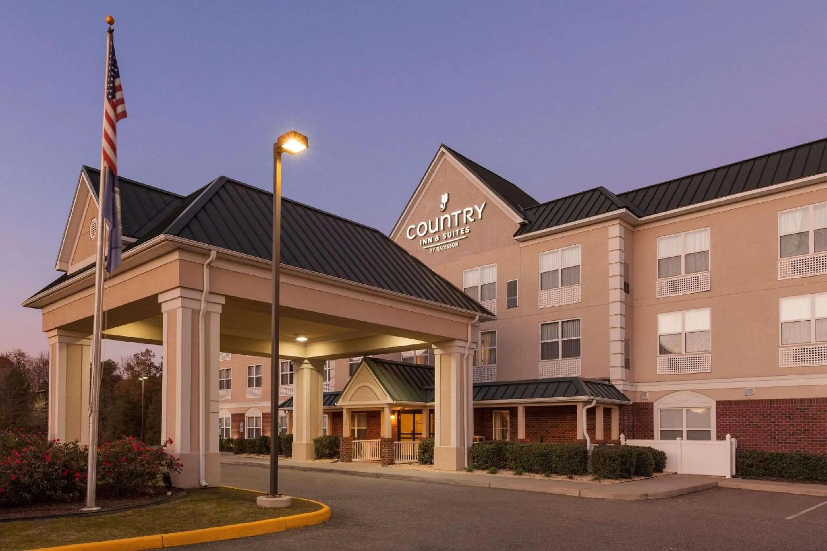 Property building in Country Inn & Suites by Radisson, Doswell Kings Dominion , VA