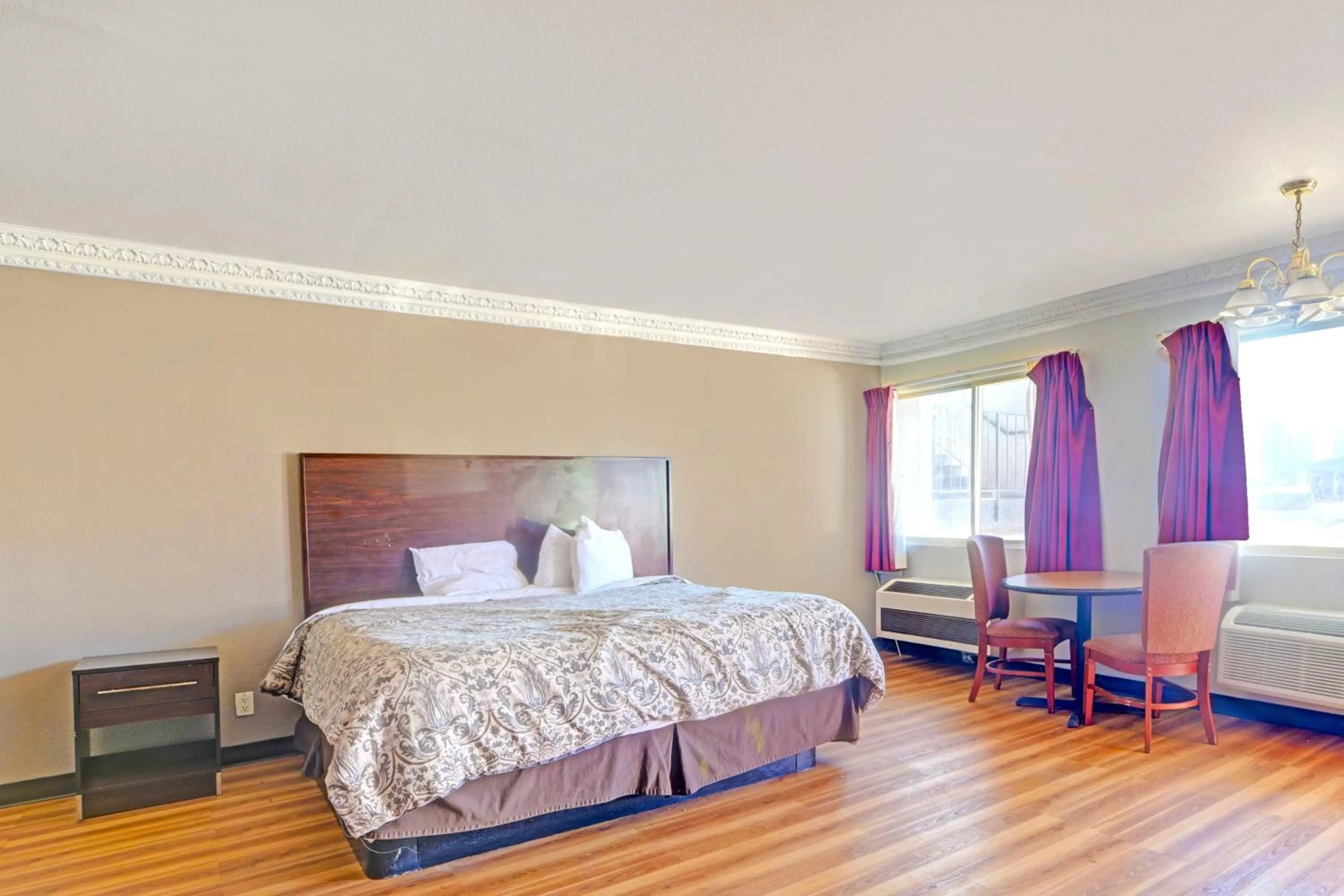 Bedroom, Bed in Travelers inn by OYO Wichita Falls