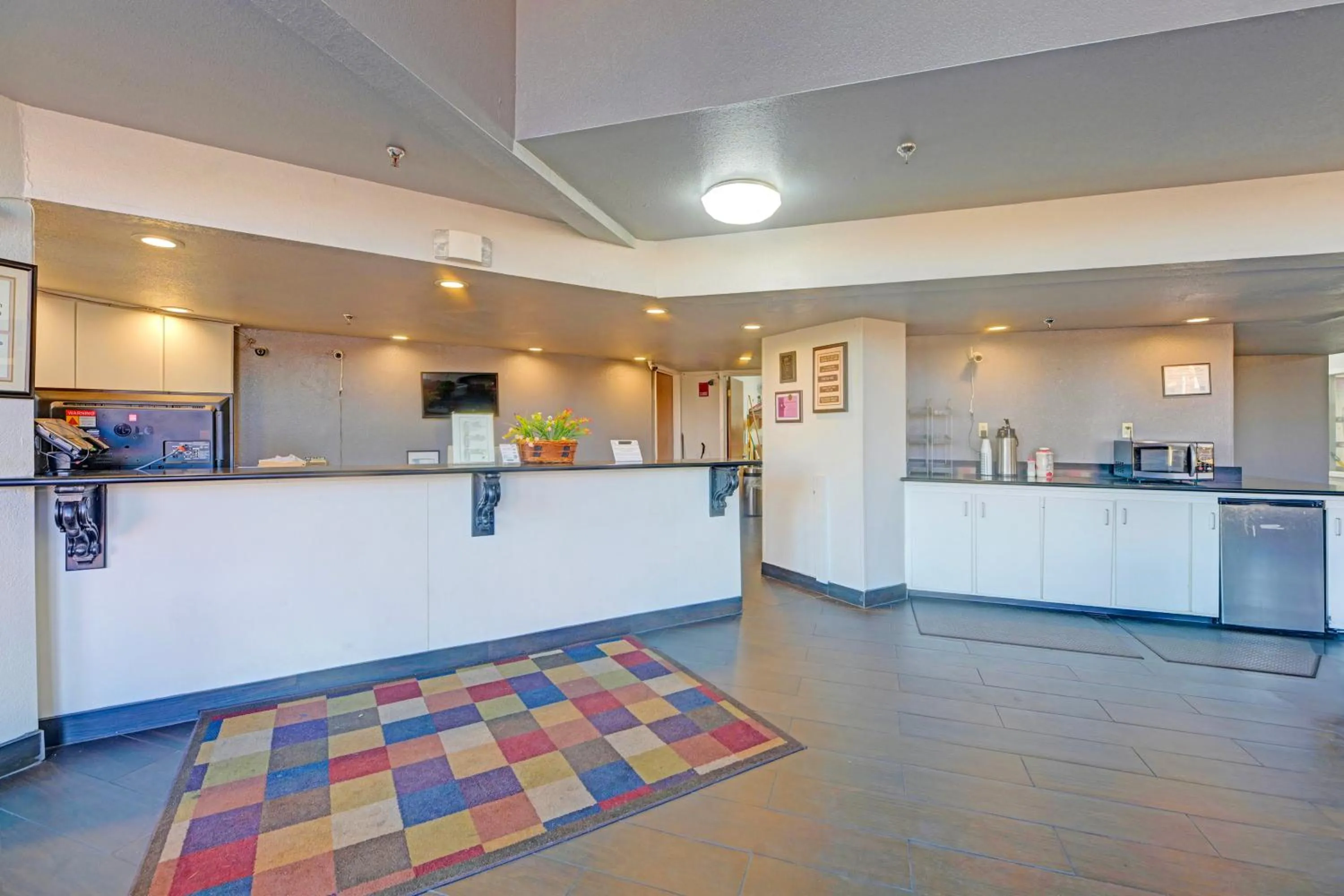 Lobby or reception in Travelers inn by OYO Wichita Falls