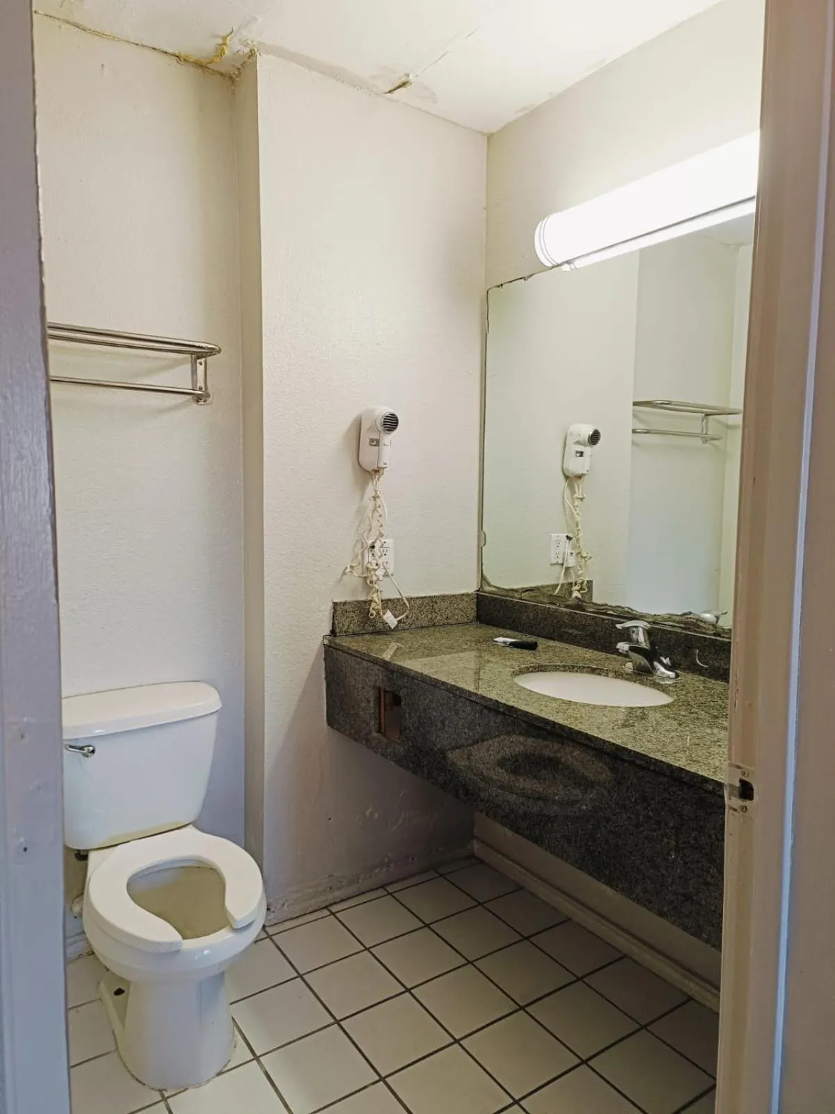 Bathroom in Wichita Falls inn