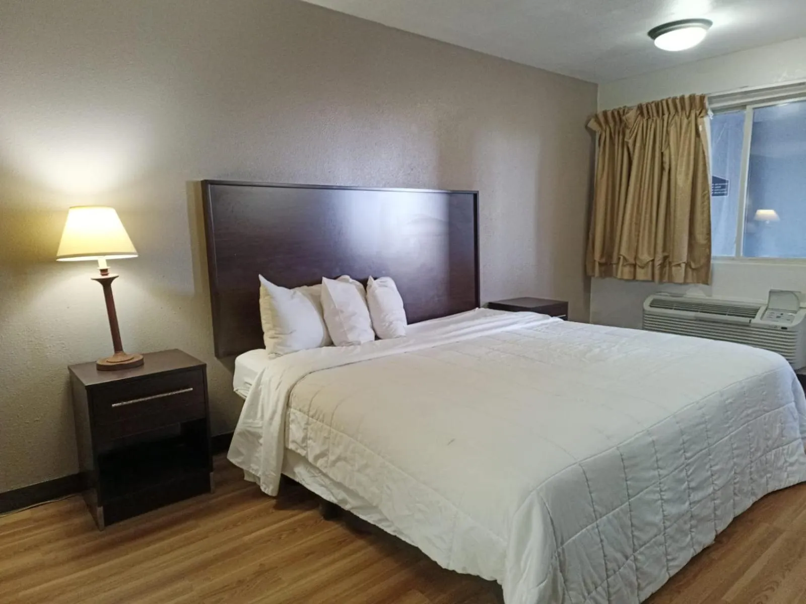Bedroom, Bed in Wichita Falls inn