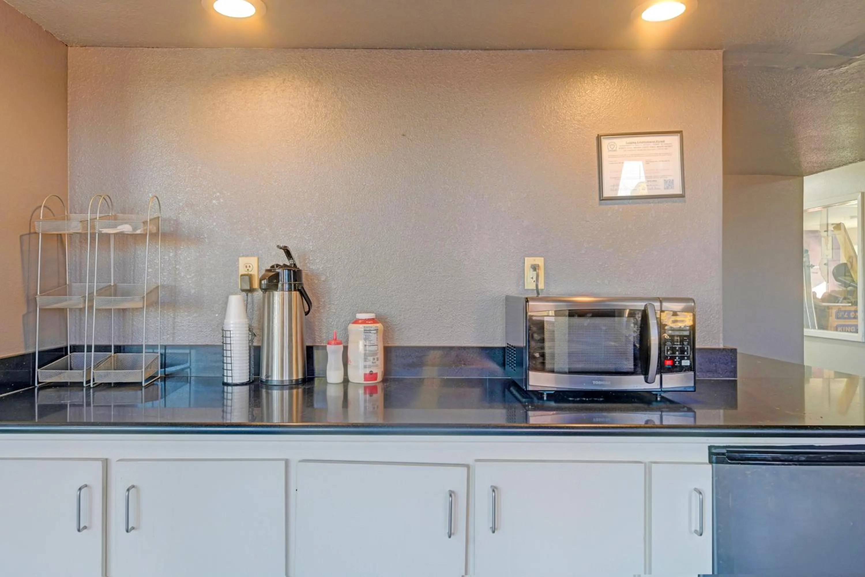 Lobby or reception in Travelers inn by OYO Wichita Falls