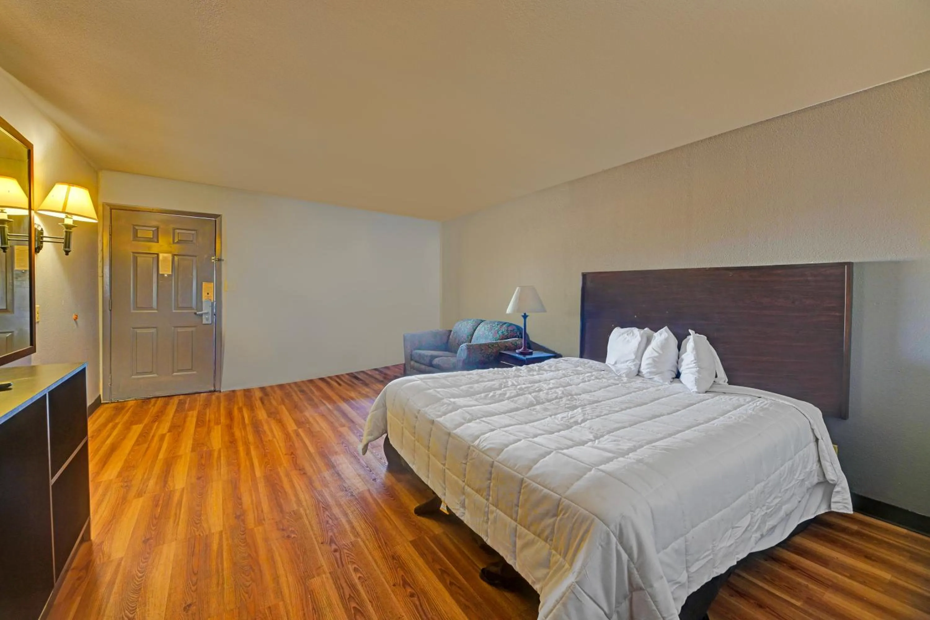 Bedroom, Bed in Travelers inn by OYO Wichita Falls