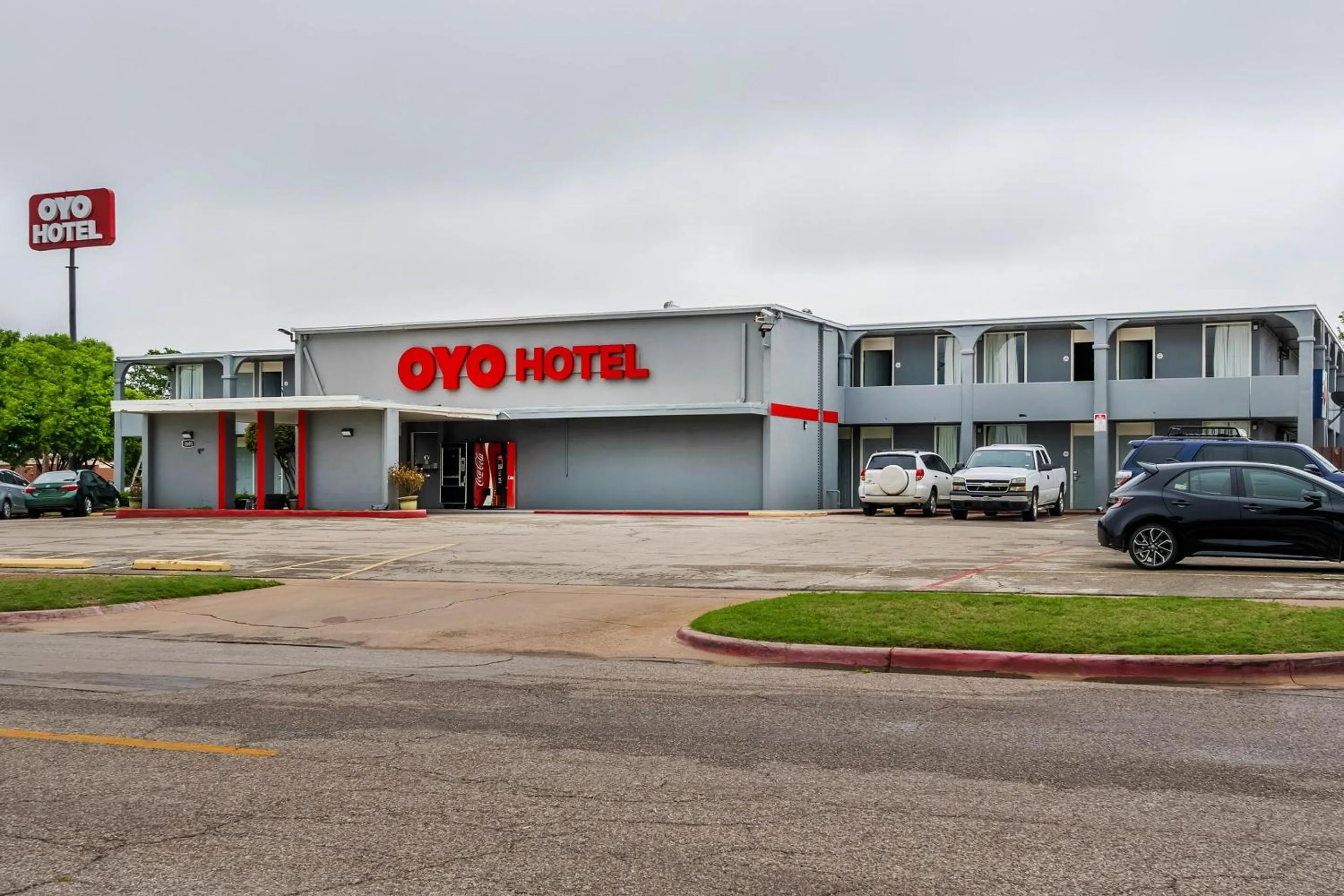 Facade/entrance in OYO Hotel Wichita Falls - Downtown