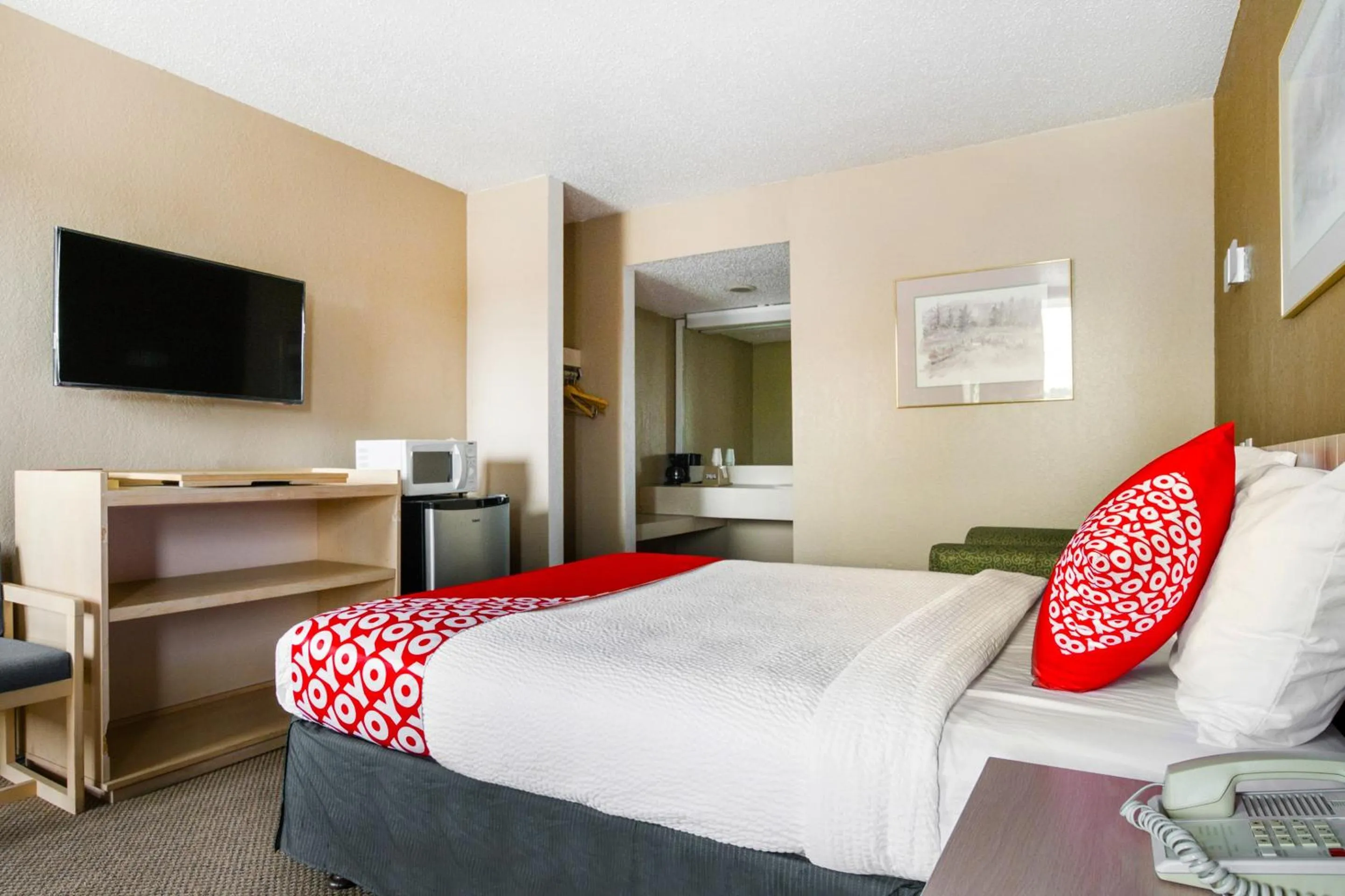 Bedroom, Bed in OYO Hotel Wichita Falls - Downtown