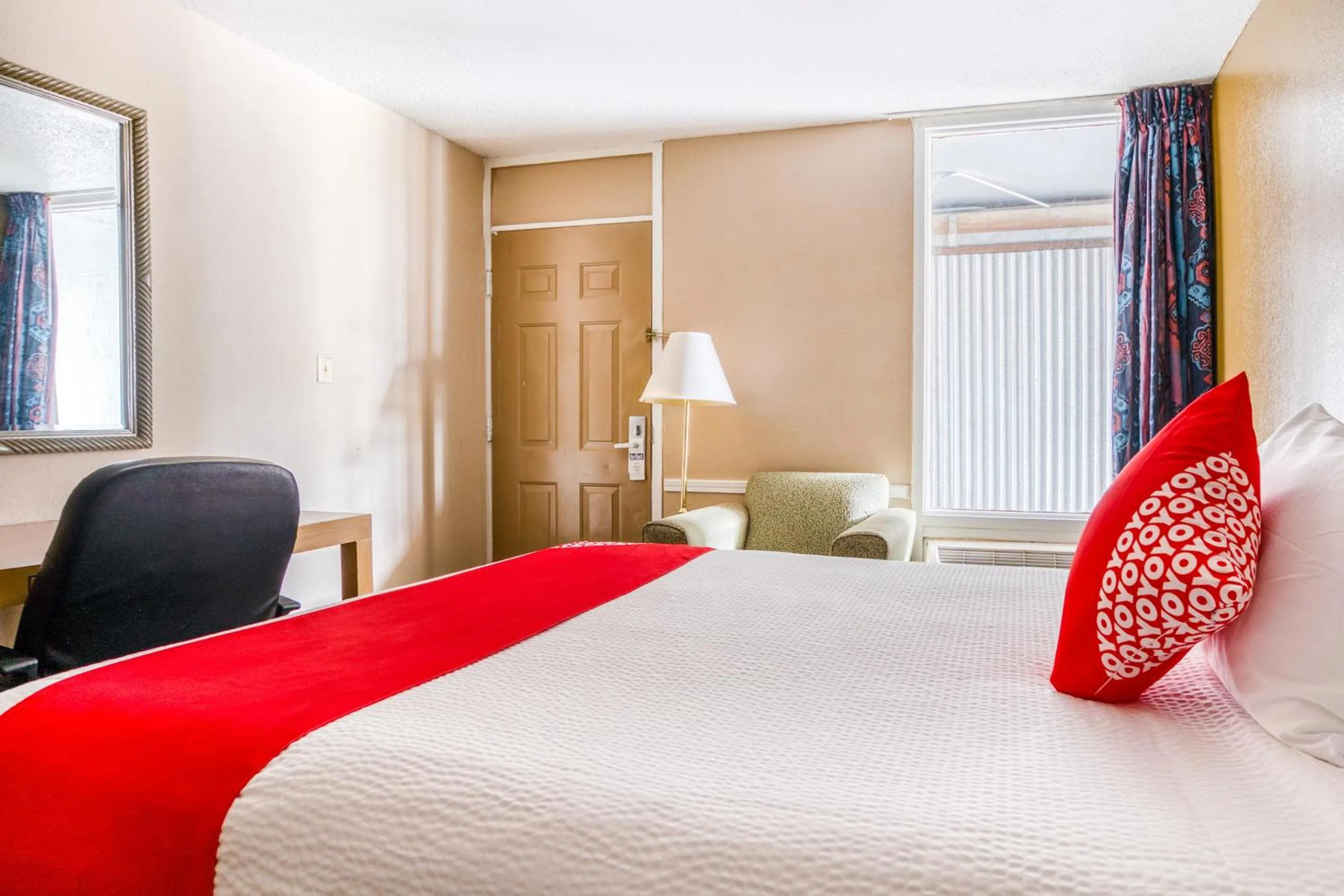 Bedroom, Bed in OYO Hotel Wichita Falls - Downtown