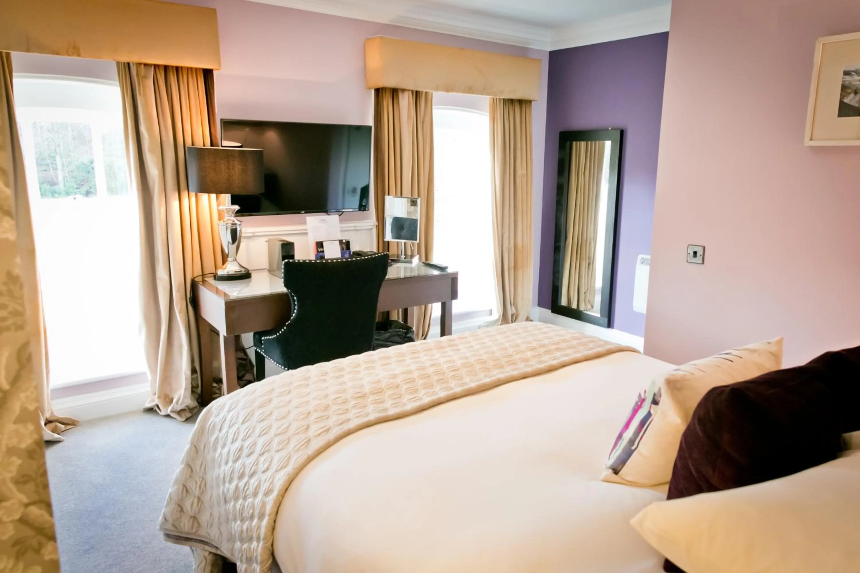 Mansion Canal View in Warbrook House Heritage Hotel