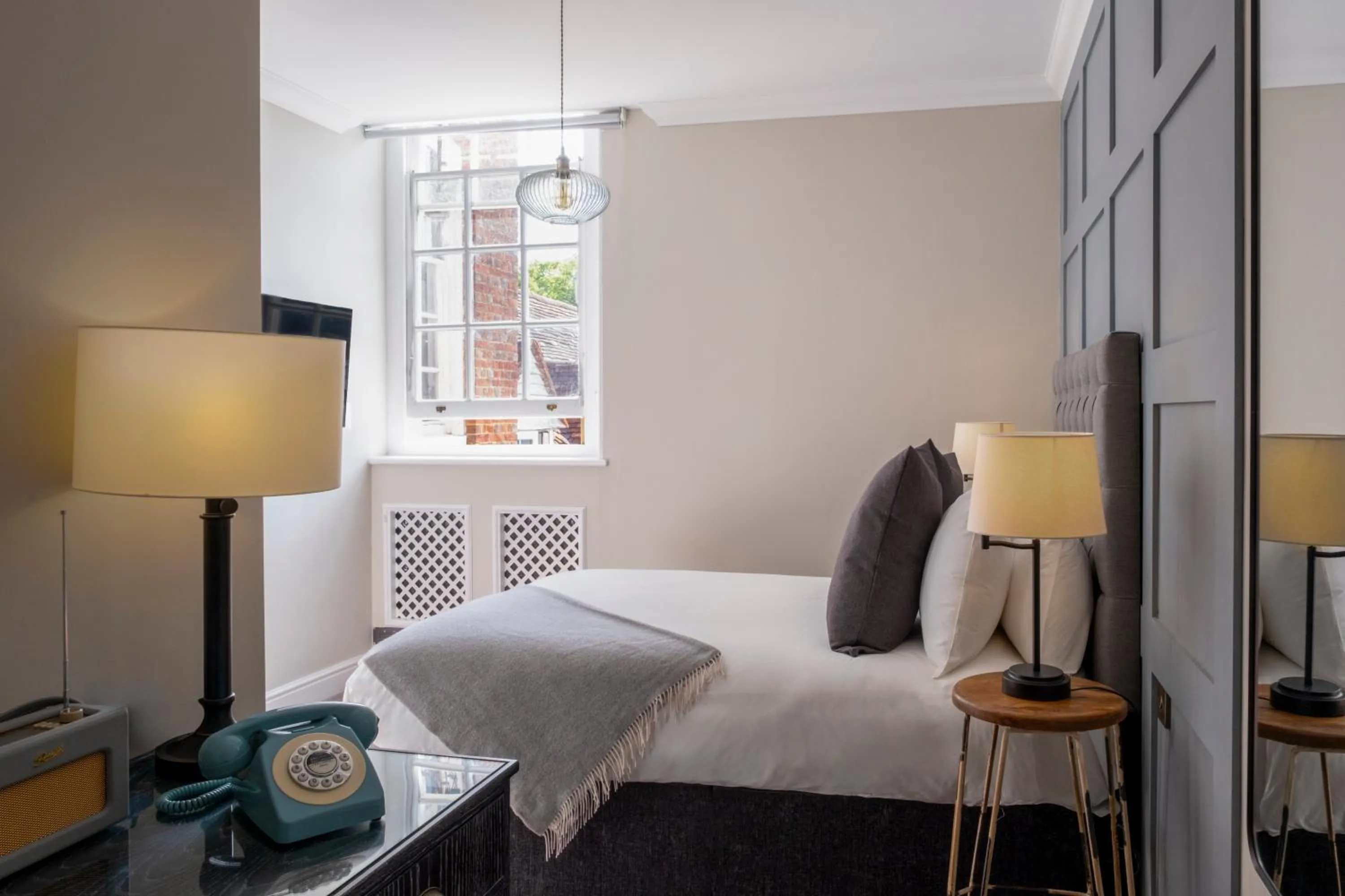 Bed in Warbrook House Heritage Hotel