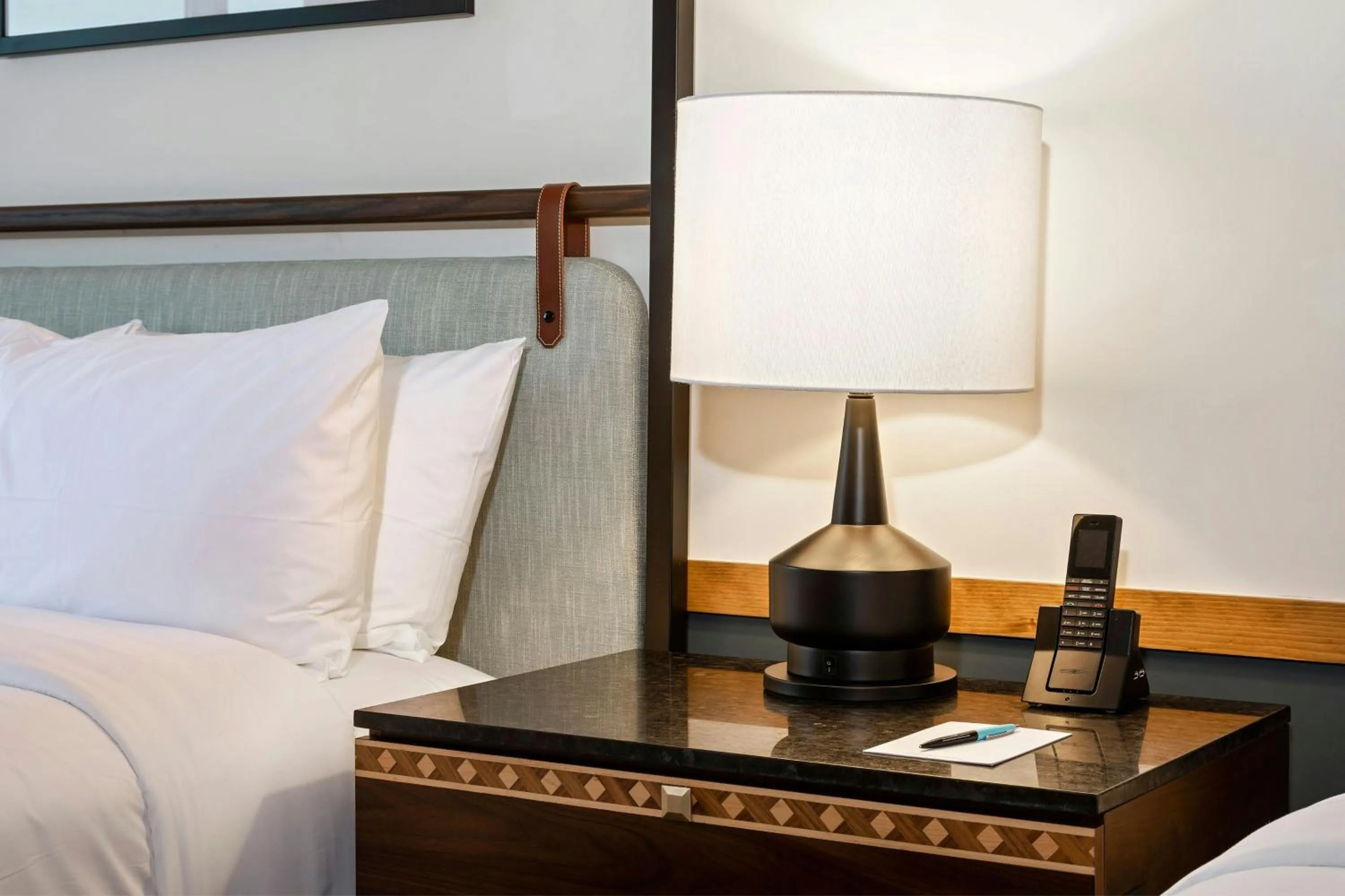 Photo of the whole room, Bed in Merriweather Lakehouse Hotel, Autograph Collection