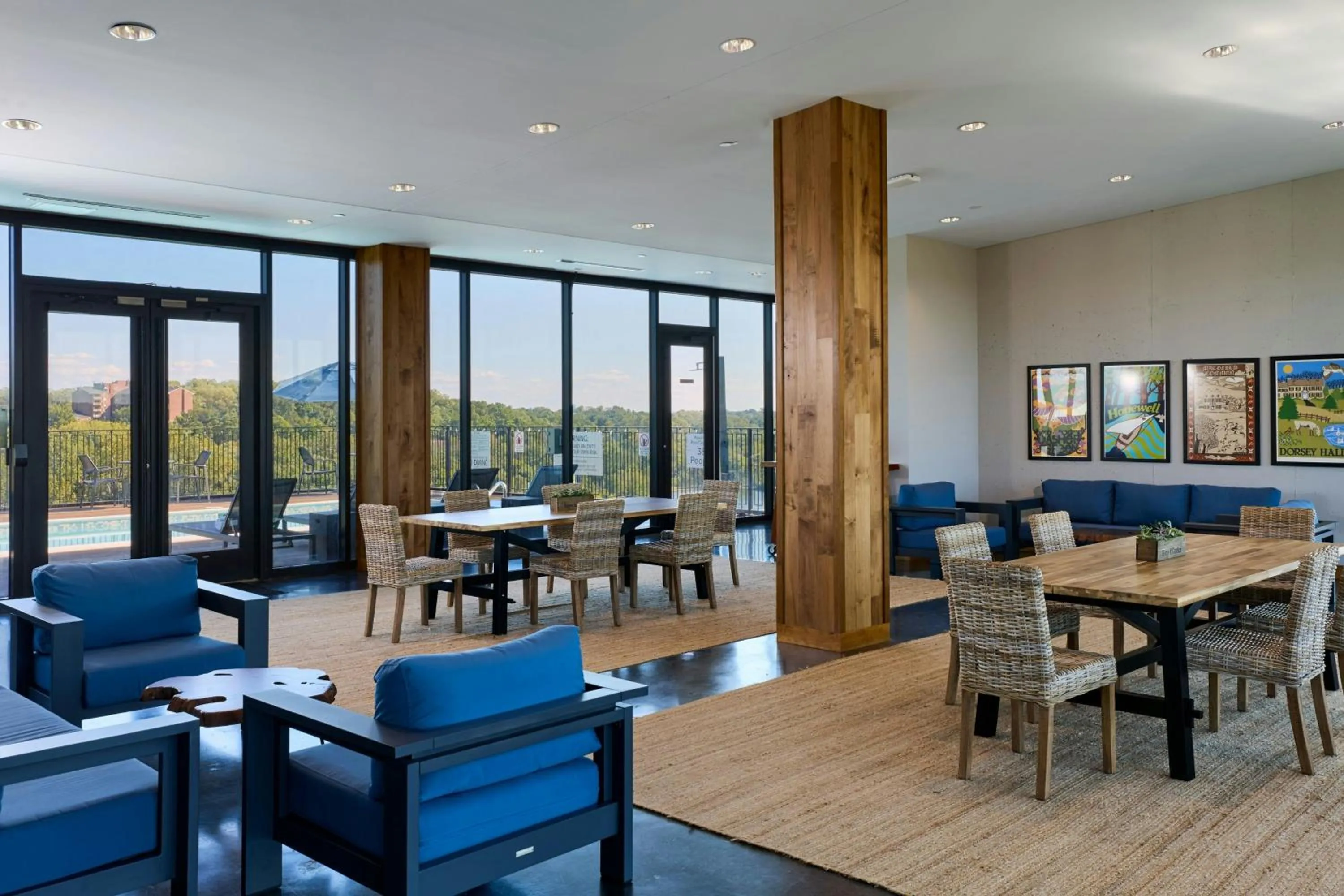 Swimming pool in Merriweather Lakehouse Hotel, Autograph Collection