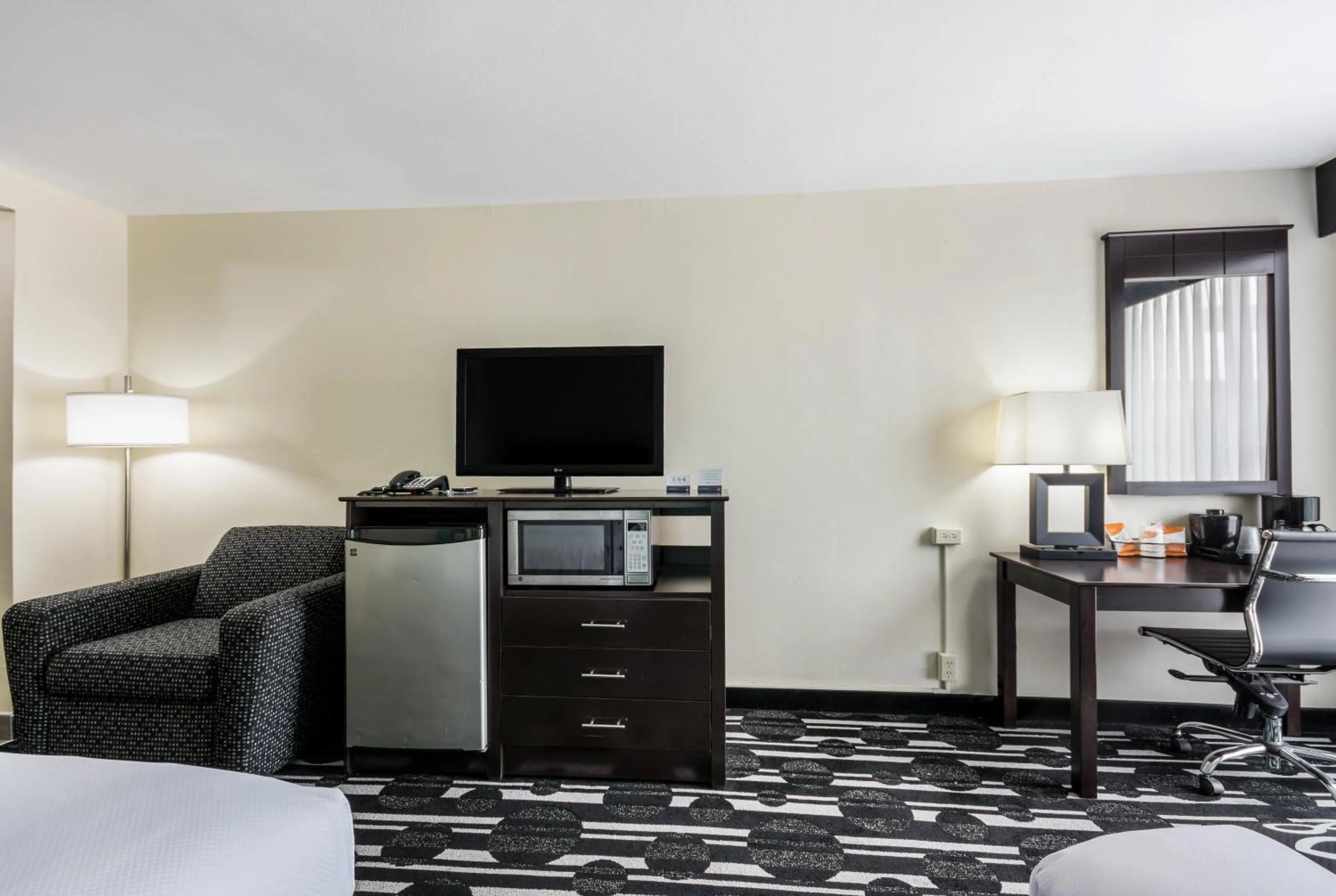 TV and multimedia in Bricktown Hotel & Extended Stay