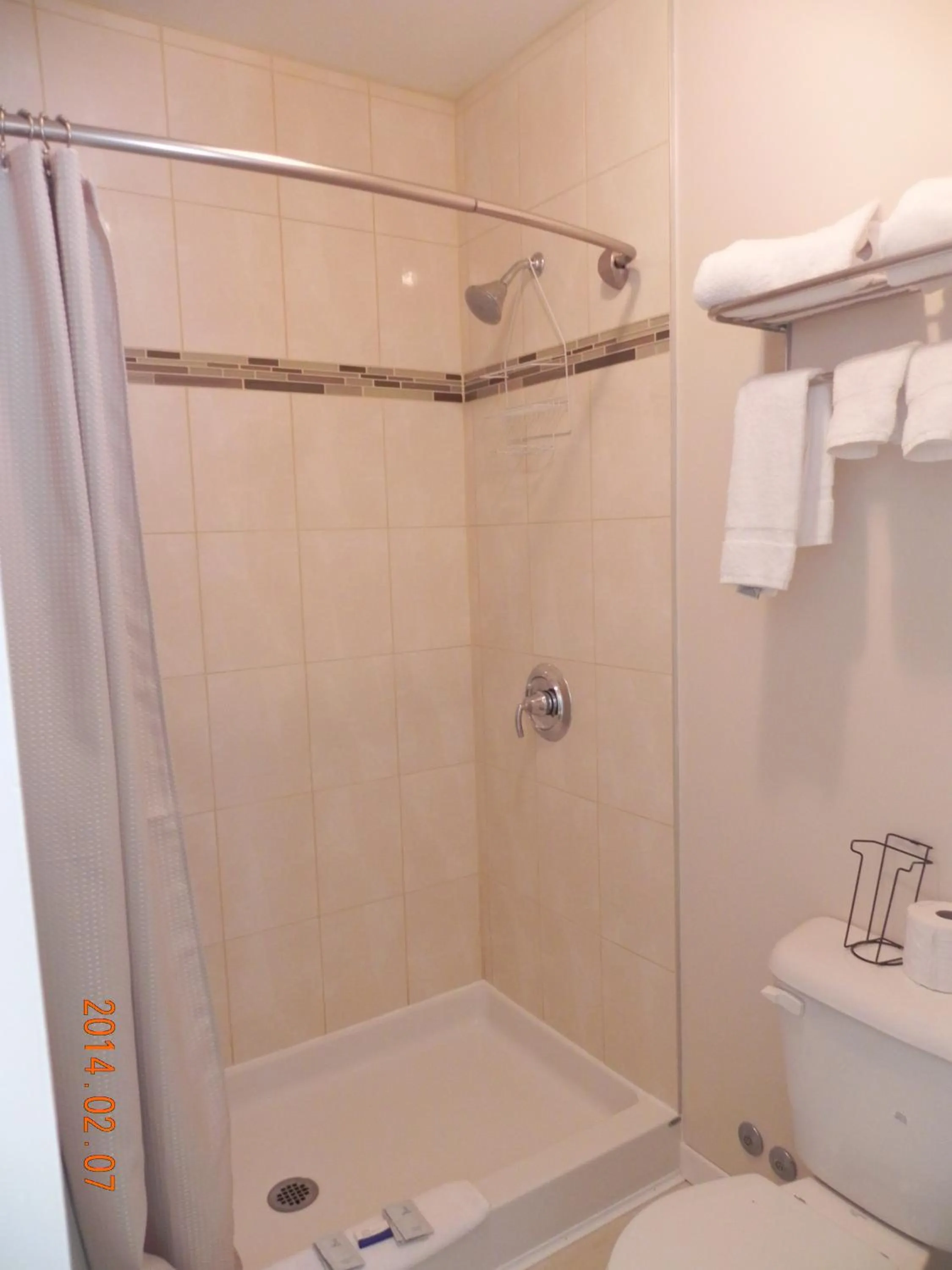 Shower in Cardinal Court Motel