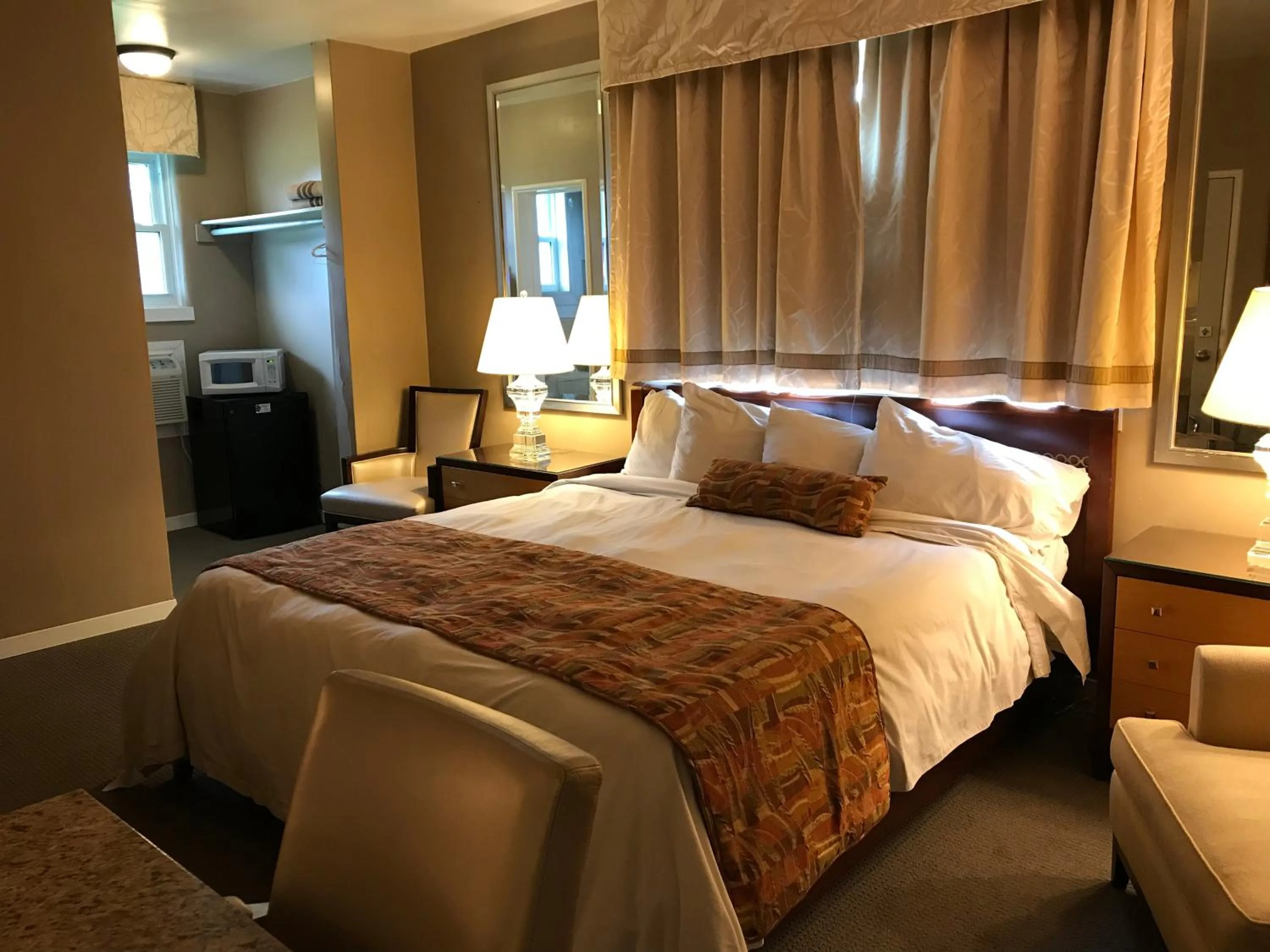 Cardinal Court Motel