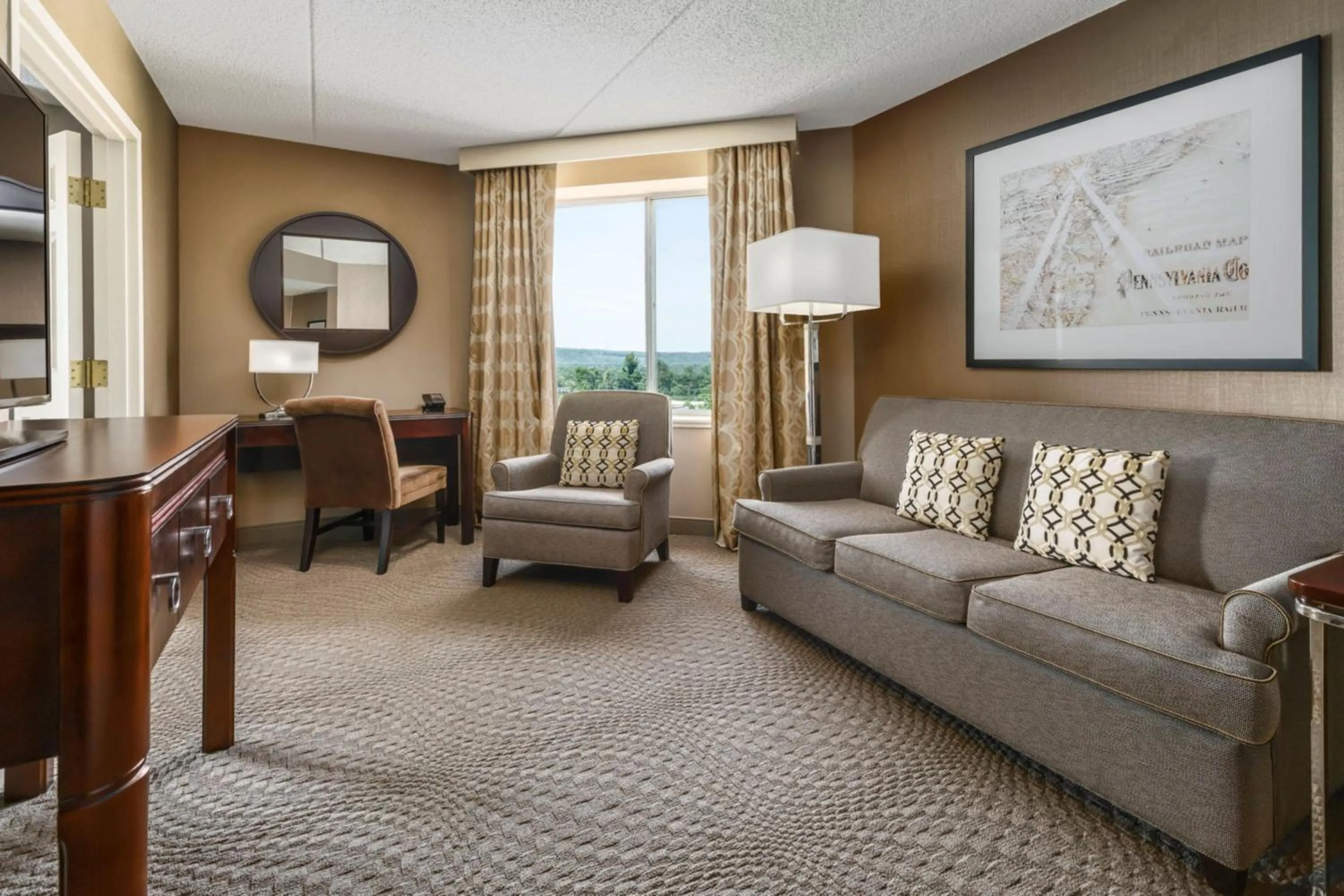 Living room in Sheraton Great Valley Hotel
