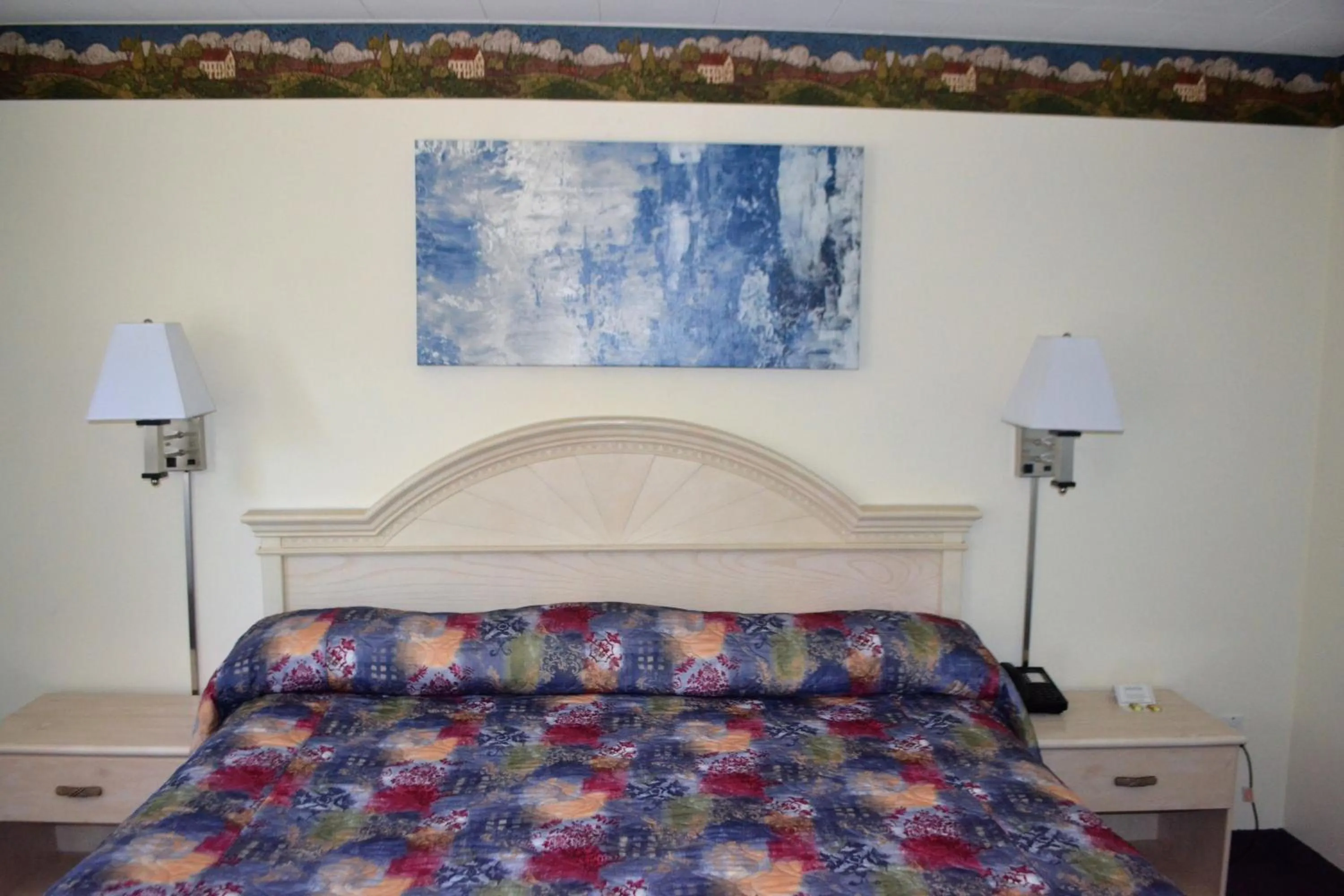 Bed in Stratford Suburban Motel