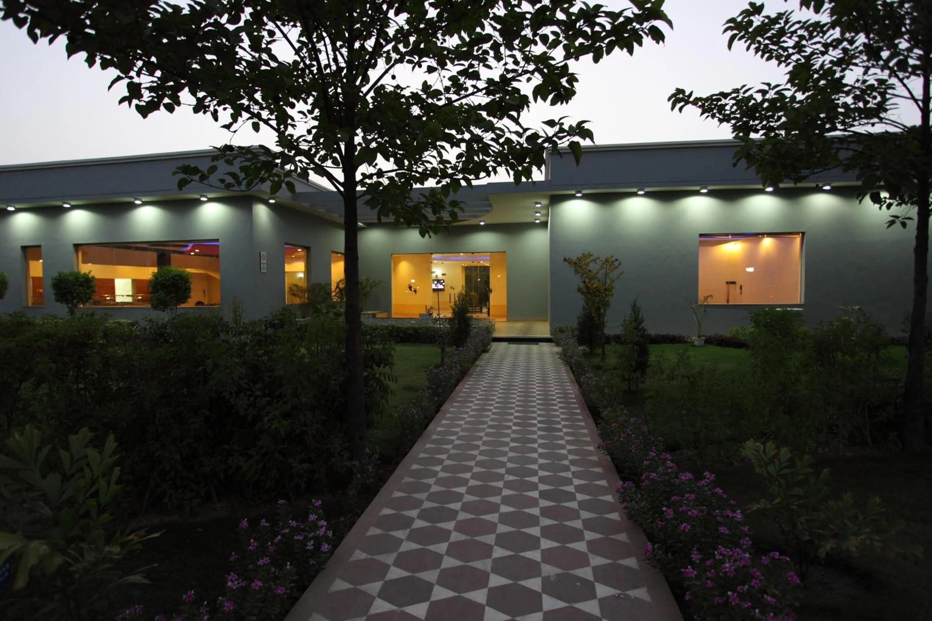 Restaurant/places to eat in Shri Radha Brij Vasundhara Resort & Spa