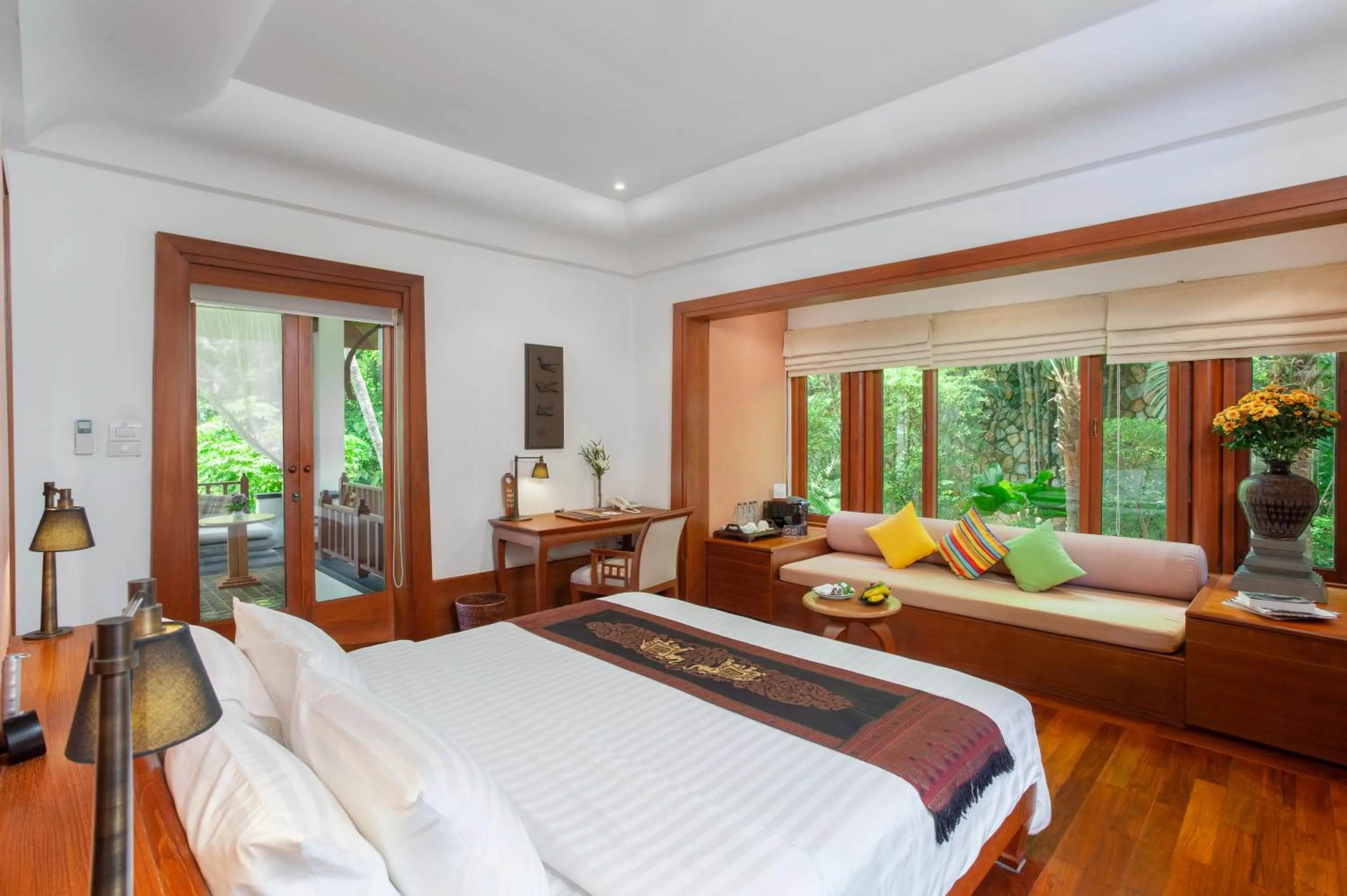 Bed in Nakamanda Resort and Spa