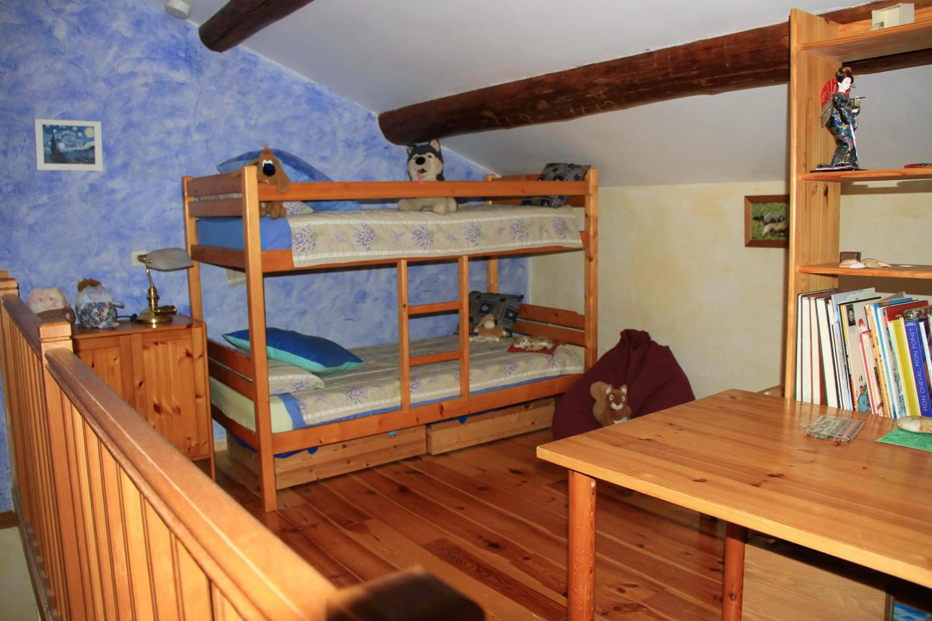 bunk bed in Le Mas De La Cigale Bleue, Caumont Sur Durance