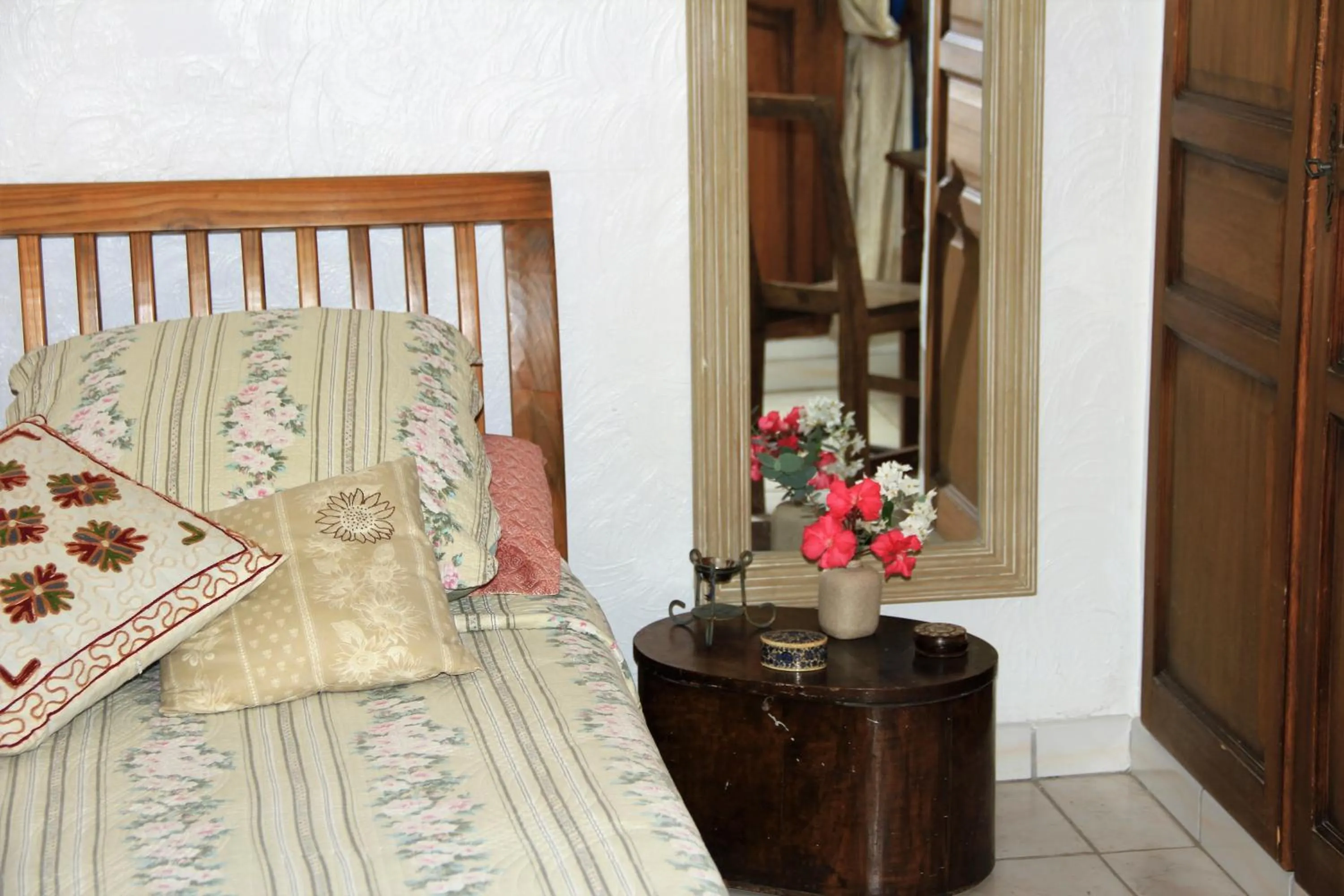 Le Mas De La Cigale Bleue, Caumont Sur Durance