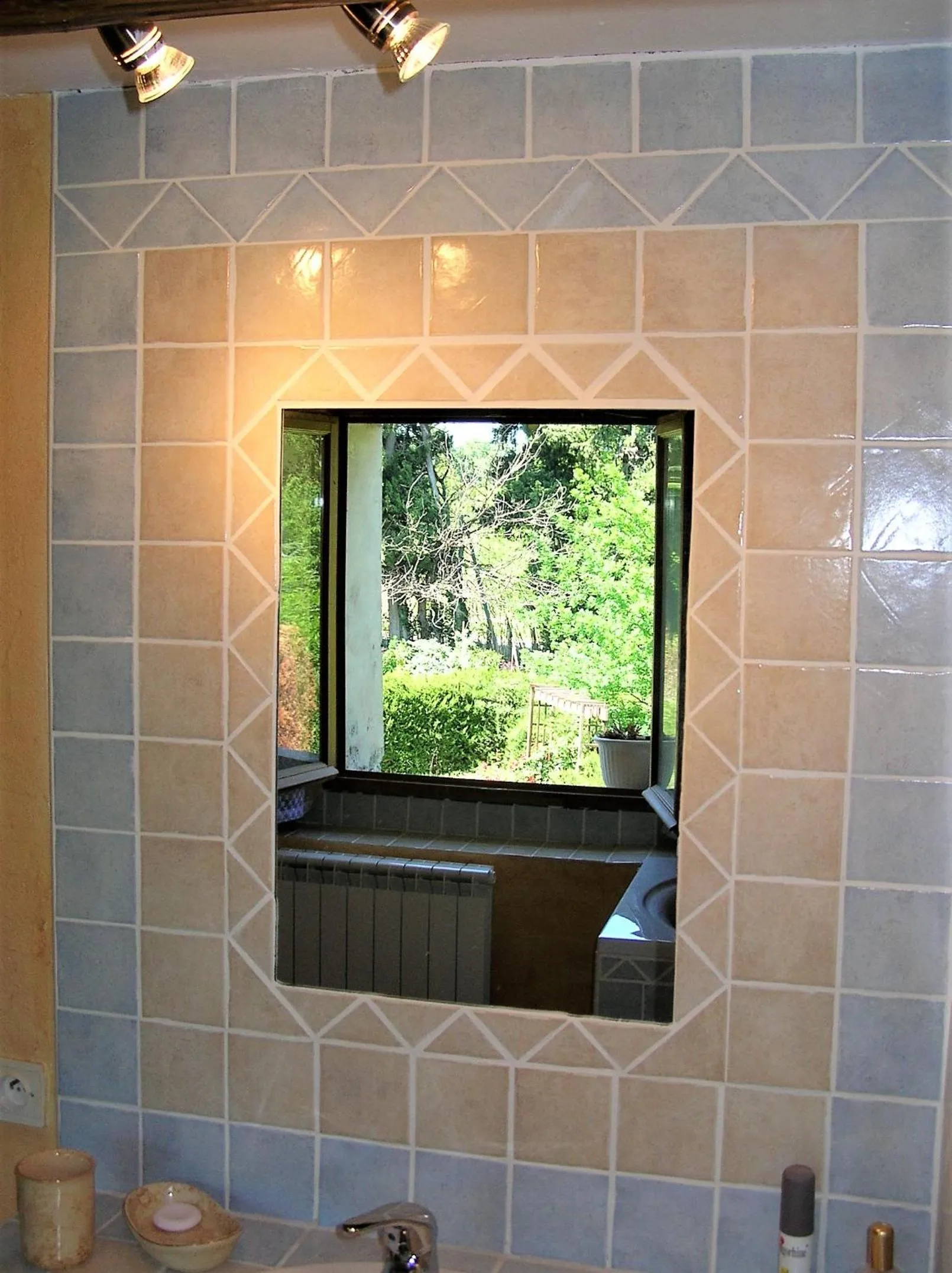 Bathroom in Le Mas De La Cigale Bleue, Caumont Sur Durance
