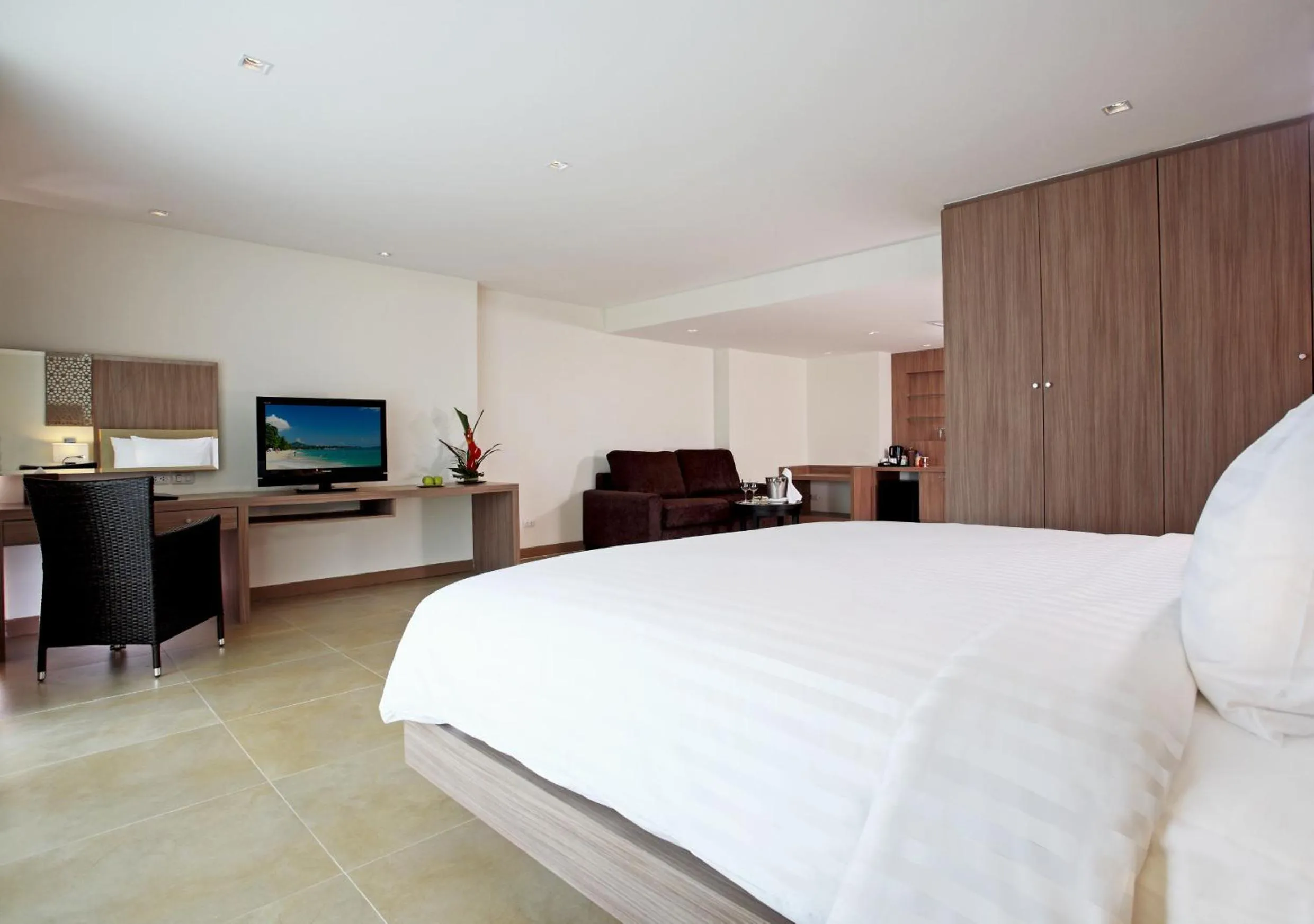 Photo of the whole room, Bed in Centara Pattaya Hotel