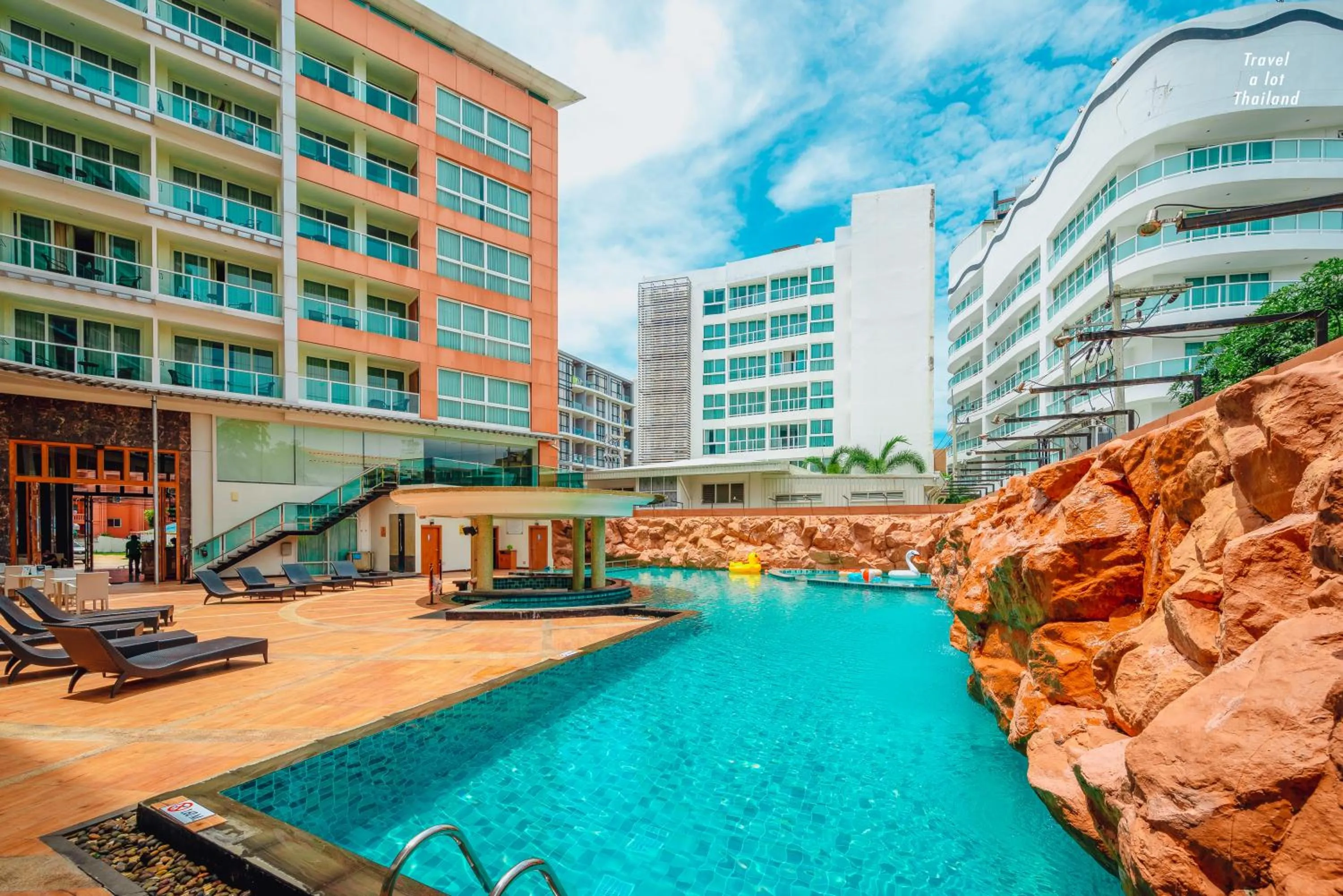 Swimming pool in Centara Nova Hotel Pattaya