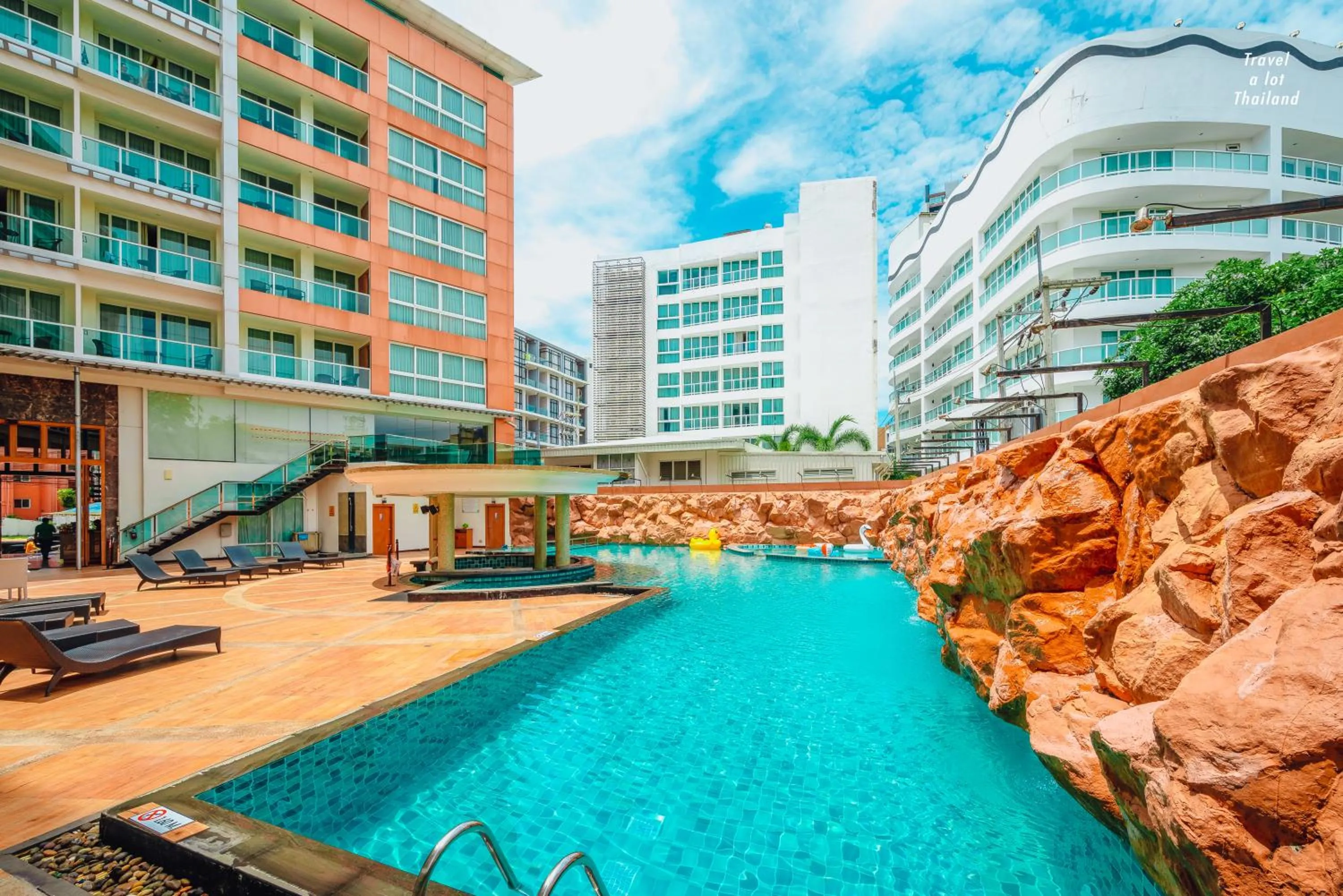 Swimming pool in Centara Nova Hotel Pattaya
