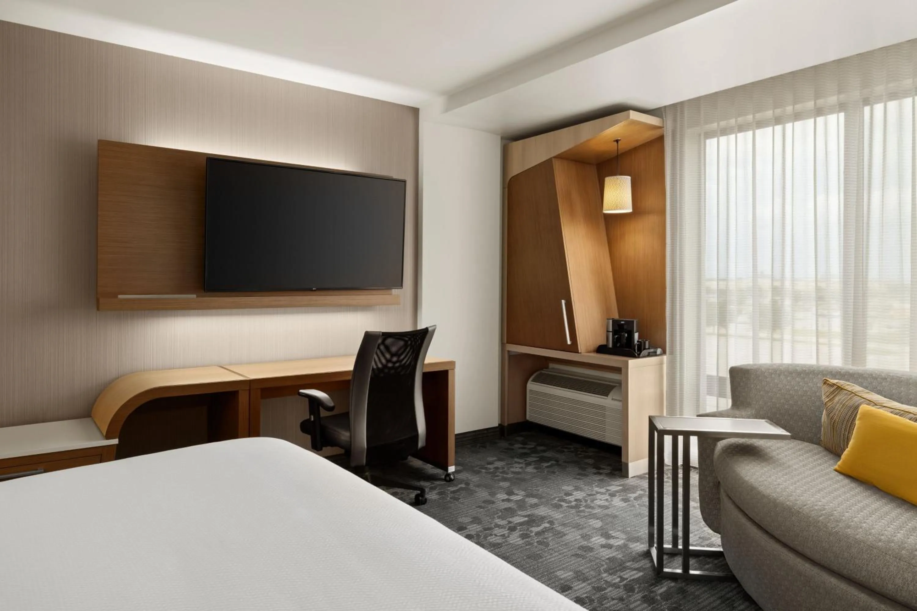 Photo of the whole room, Bed in Courtyard by Marriott Omaha East/Council Bluffs, IA