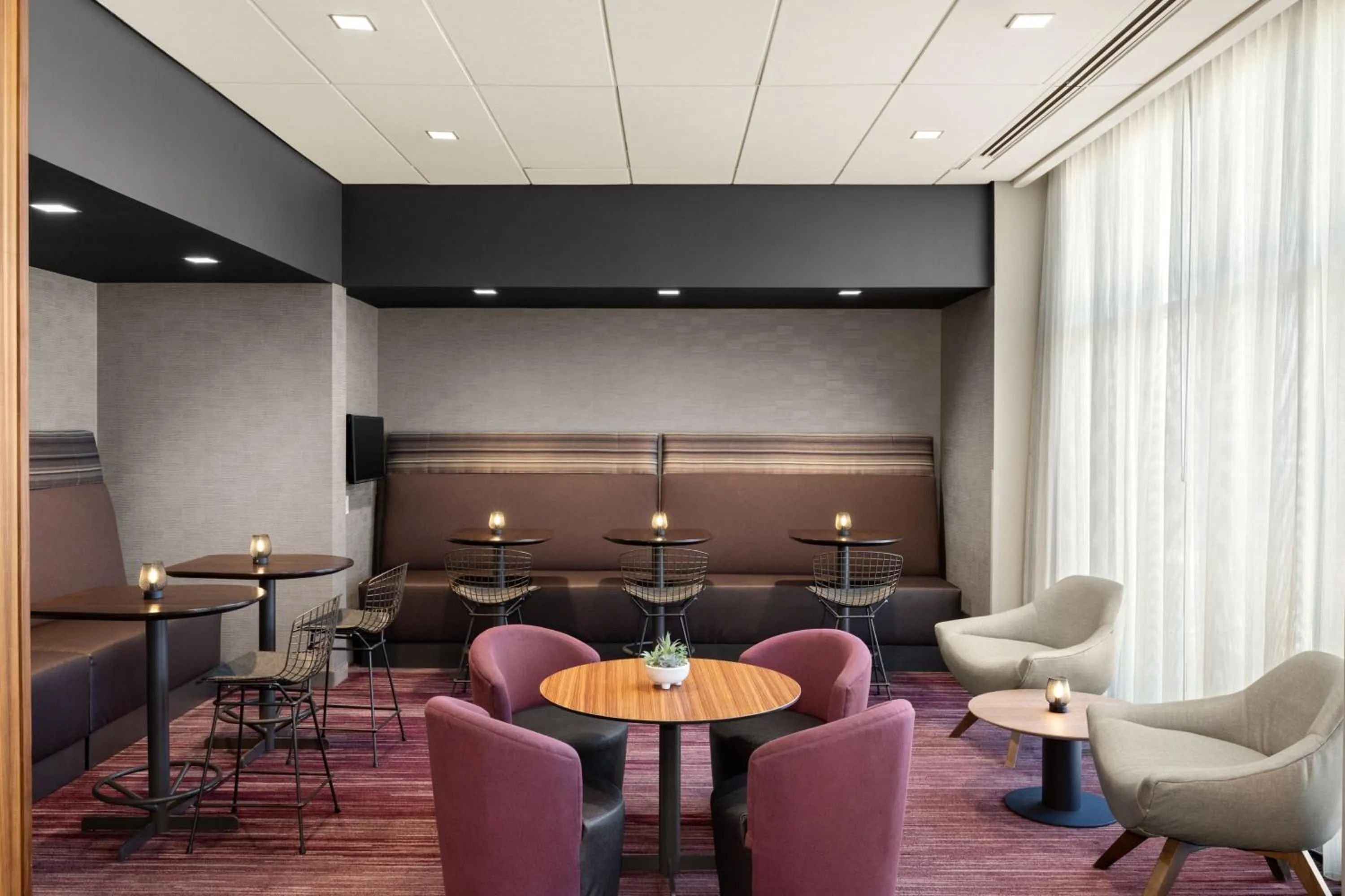 Restaurant/places to eat in Courtyard by Marriott Omaha East/Council Bluffs, IA
