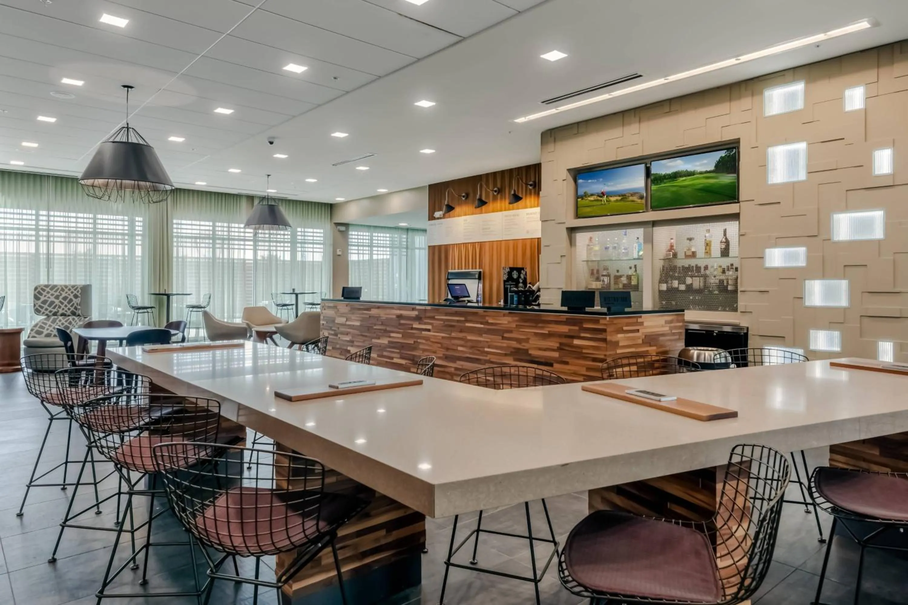 Restaurant/places to eat in Courtyard by Marriott Savannah Airport