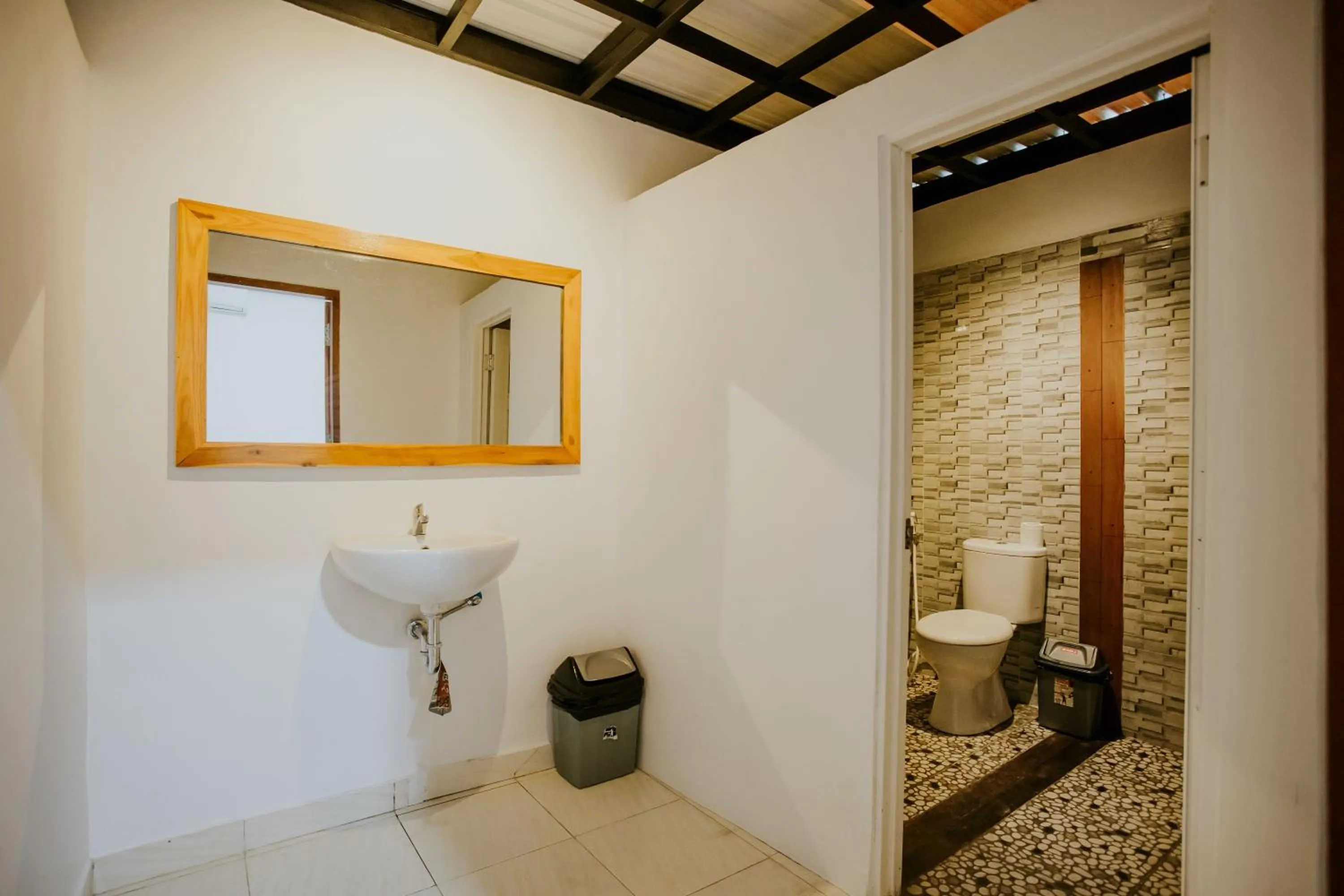 Toilet in Nuansa Penida Hostel