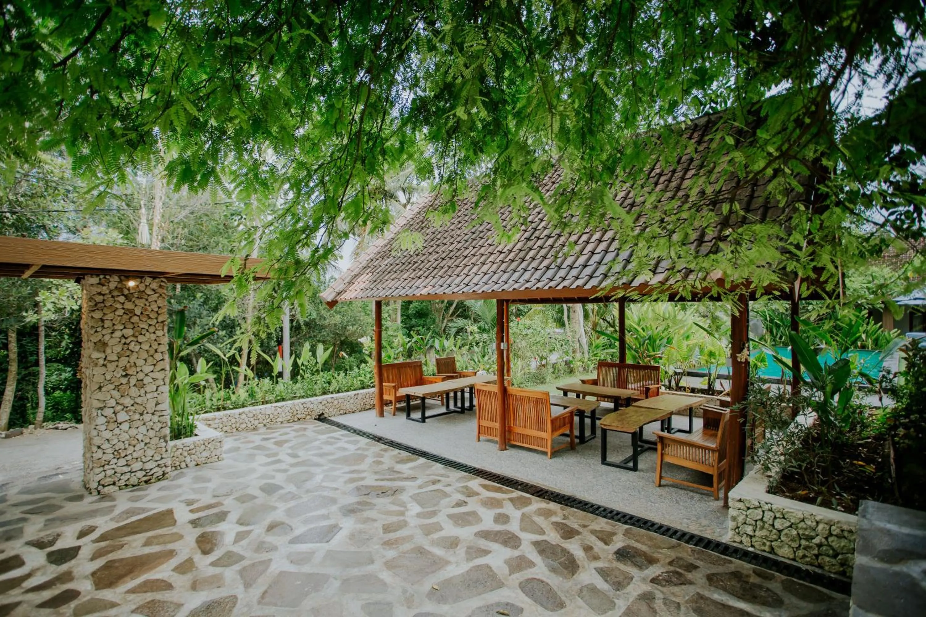 Communal lounge/ TV room in Nuansa Penida Hostel