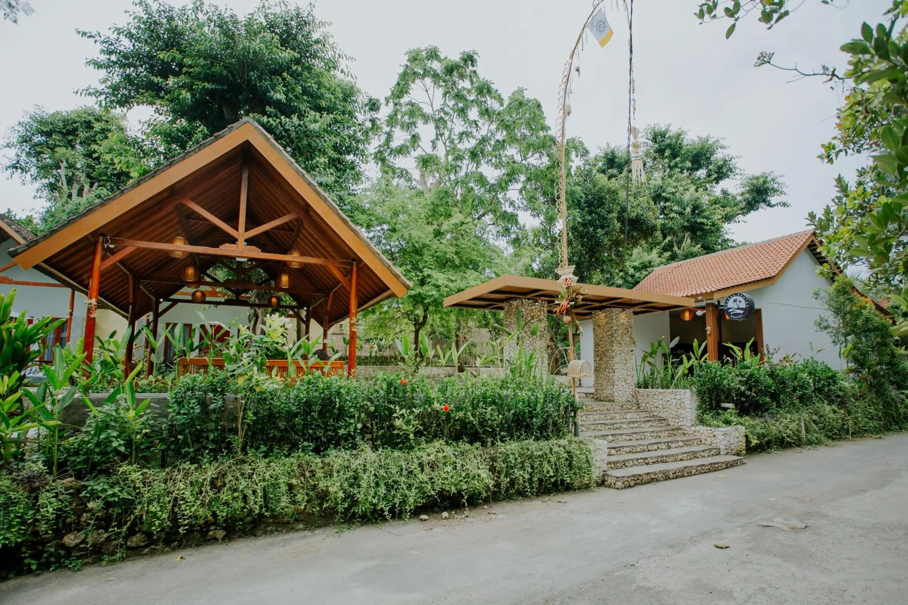 Property building in Nuansa Penida Hostel